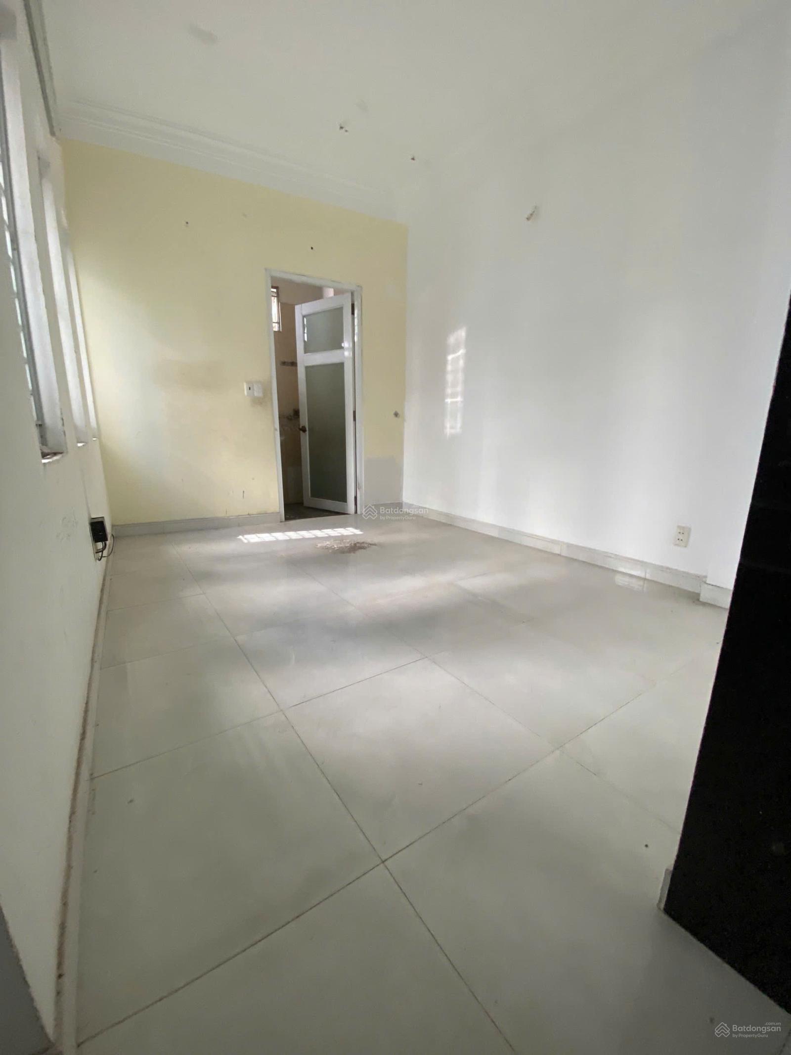 Cho thuê nhà mặt tiền số 4 đường Hoà Mỹ, P. Đakao, Quận 1