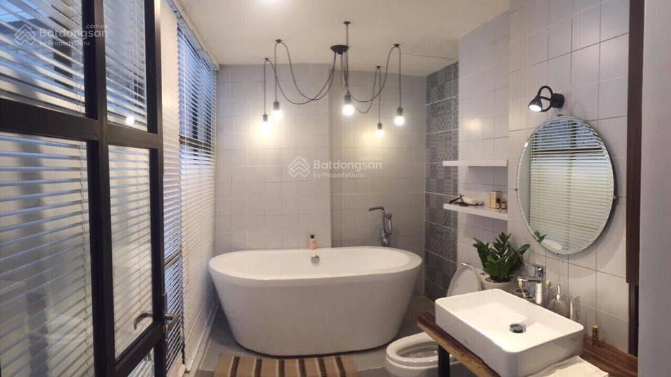 Tôi cần bán căn góc CC 312 Lạc Long Quân Q. 11. DT 66m2 2p 2wc. SH. Giá 2,75 tỷ, LH 0899 633 ***