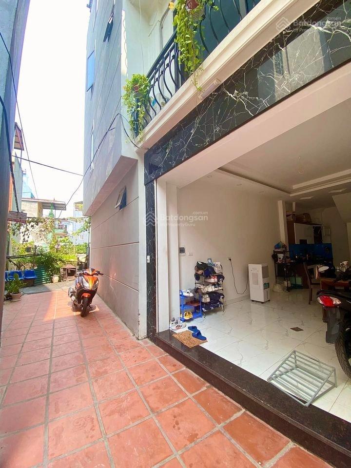Chủ cần tiền gấp, muốn bán căn nhà 30.8m2 ngay trung tâm quận Nam Từ Liêm, đủ nội thất, giá 5.55 tỷ Chủ cần tiền gấp, muốn bán căn nhà 30.8m2 ngay trung tâm quận Nam Từ Liêm, đủ nội thất, giá 5.55 tỷ