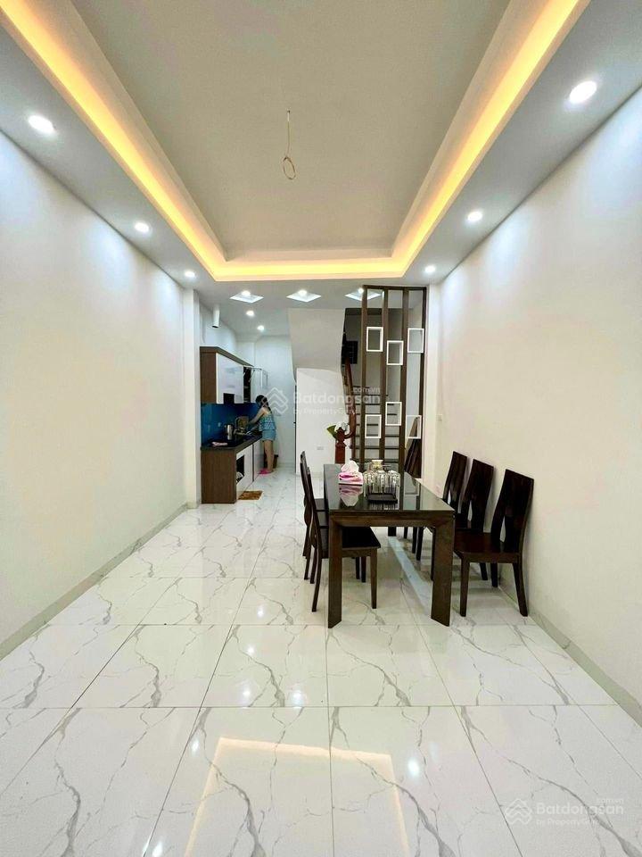 Chủ cần tiền gấp, muốn bán căn nhà 30.8m2 ngay trung tâm quận Nam Từ Liêm, đủ nội thất, giá 5.55 tỷ Chủ cần tiền gấp, muốn bán căn nhà 30.8m2 ngay trung tâm quận Nam Từ Liêm, đủ nội thất, giá 5.55 tỷ