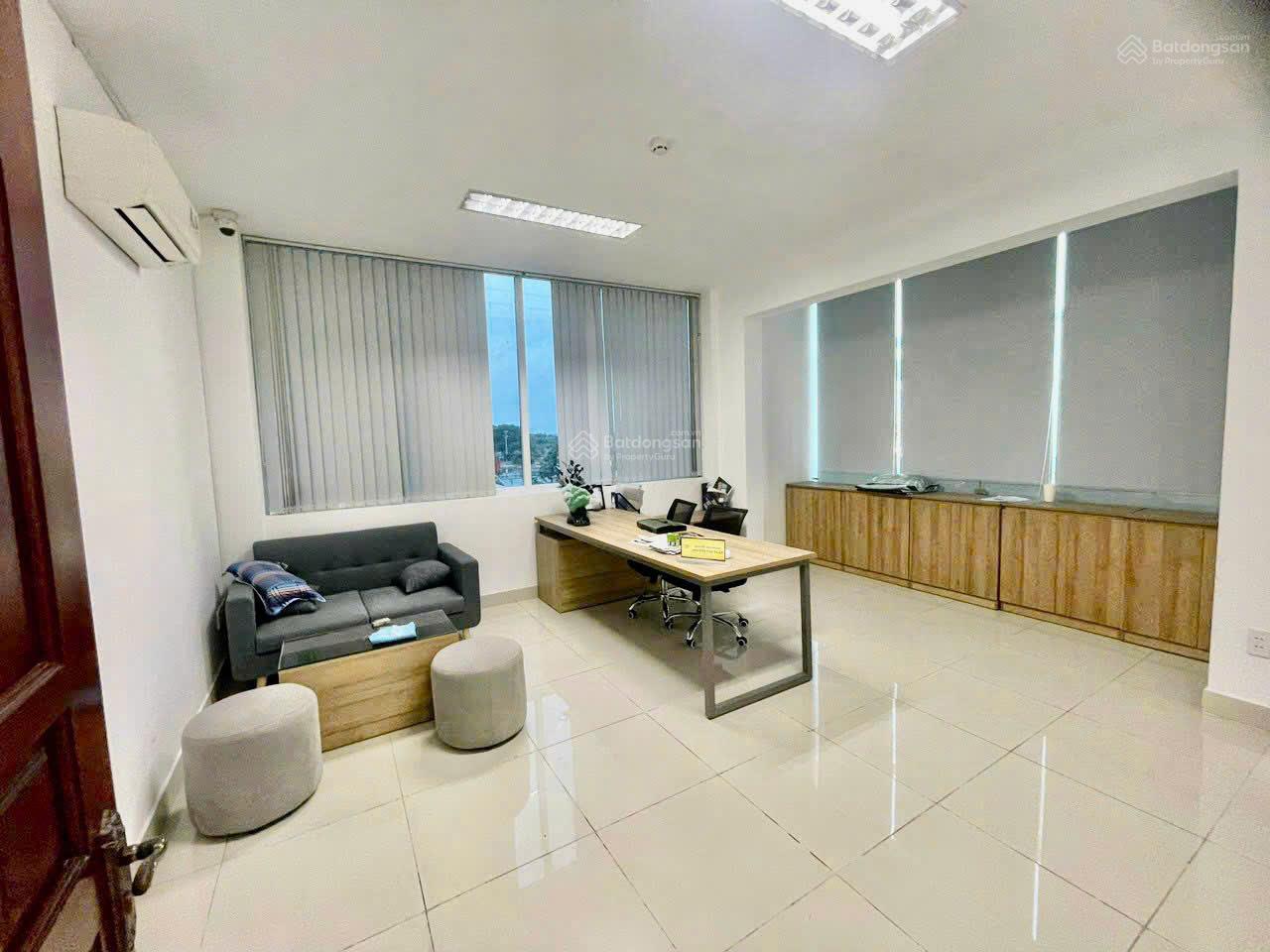 Cho thuê nhà mặt tiền đường Nam Kỳ Khởi Nghĩa, Quận 3 - đoạn 2 chiều giá chỉ 40 triệu một tháng