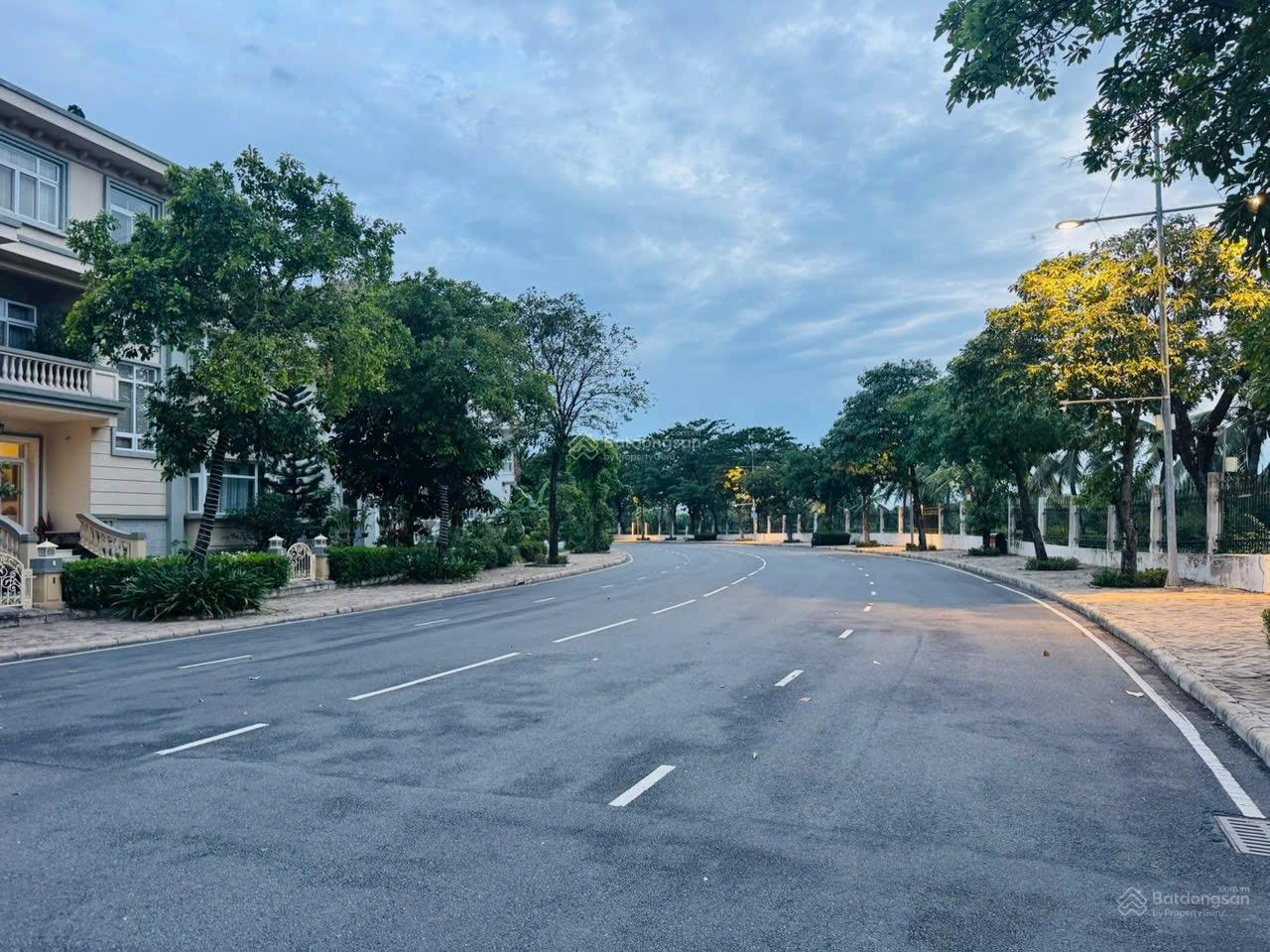 Bán biệt thự đơn lập Nam Viên đường số 17 cách công viên lớn vài bước chân