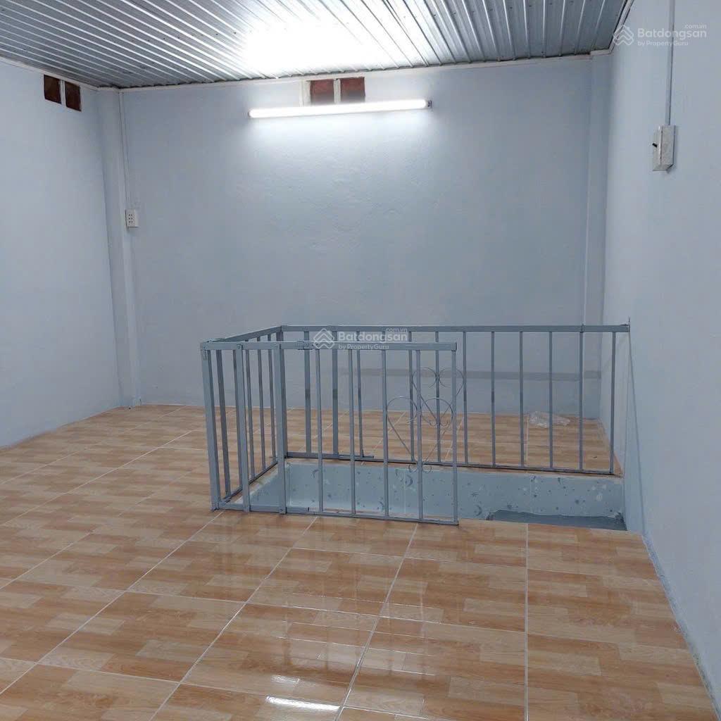 Bán nhà riêng tại Phước Long B, Quận 9, 3 tỷ, 33m2, view đẹp, nhiều tiện ích