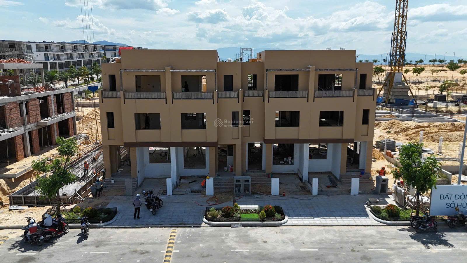 Bán biệt thự CaraWorld Cam Ranh, 8,195 tỷ, 122,4m2, 3PN, 3WC, 3 tầng, Đông Bắc, Khánh Hòa