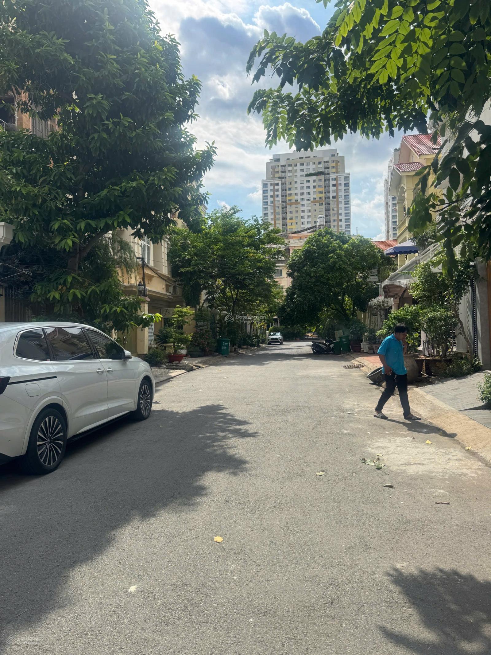 Chính chủ Bán Biệt Thự Hiện Đại Khu B Đường 19, An Phú, Q2 DT 10x20 Đông Nam Hầm 3 Lầu 46 tỷ