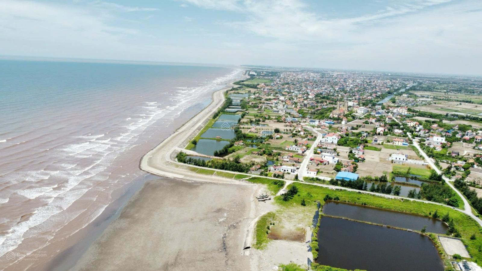 Cần tiền bán gấp lô mặt biển. 900tr công chứng ngay trong ngày, bao phí