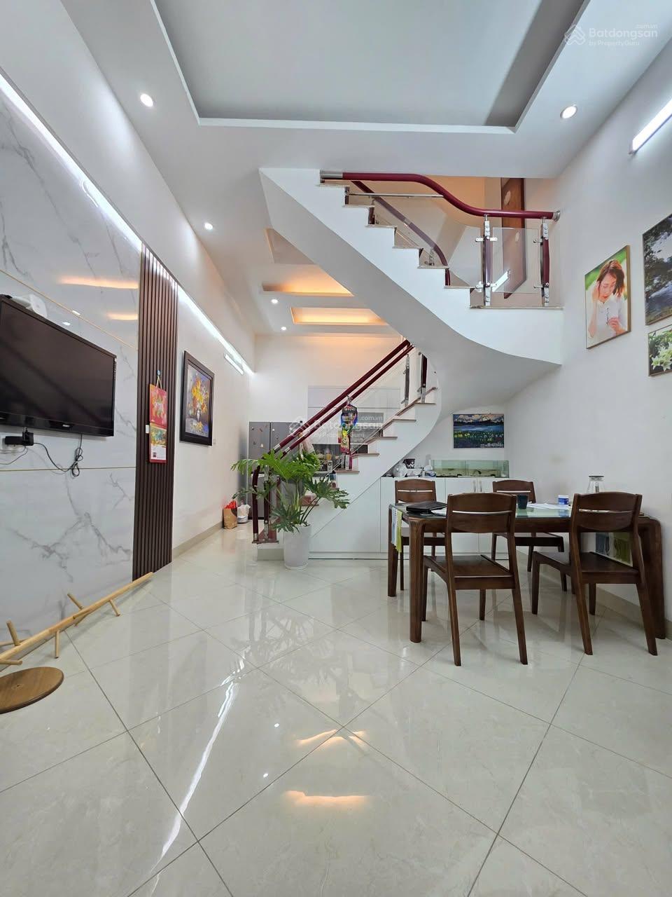 Bán nhà đường Láng thông Chùa Láng - Đống Đa 41m2x5 tầng full nội thất xịn sổ đỏ 8.5 tỷ