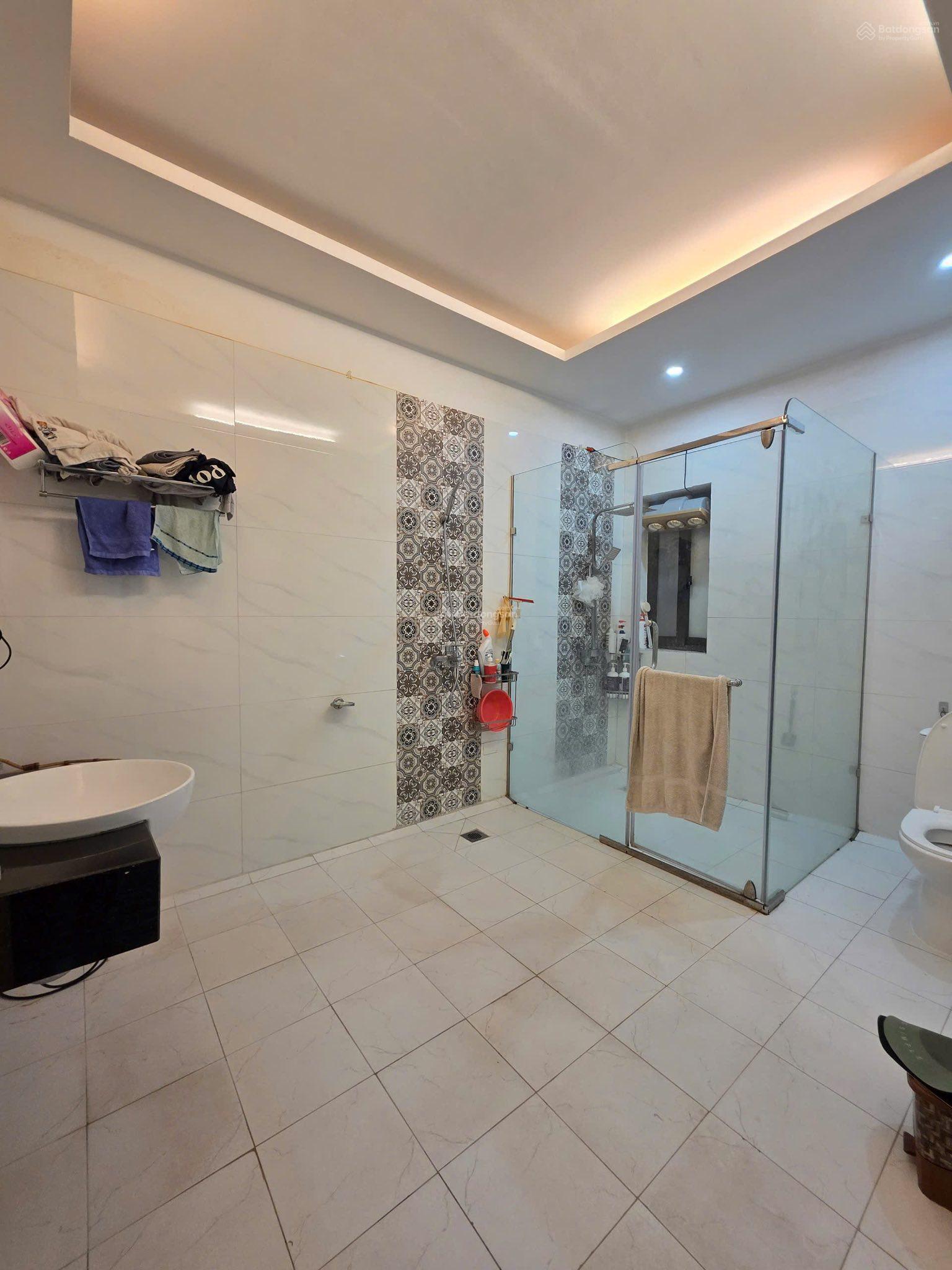 Bán nhà đường Láng thông Chùa Láng - Đống Đa 41m2x5 tầng full nội thất xịn sổ đỏ 8.5 tỷ