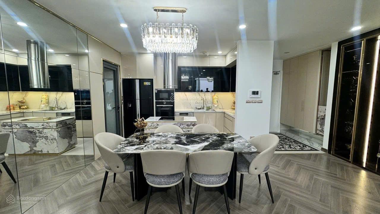 Bán căn hộ cao cấp N01T8 Ngoại Giao Đoàn, 136m2, 4PN 3WC, full nội thất, có slot ô tô. Giá tốt nhất