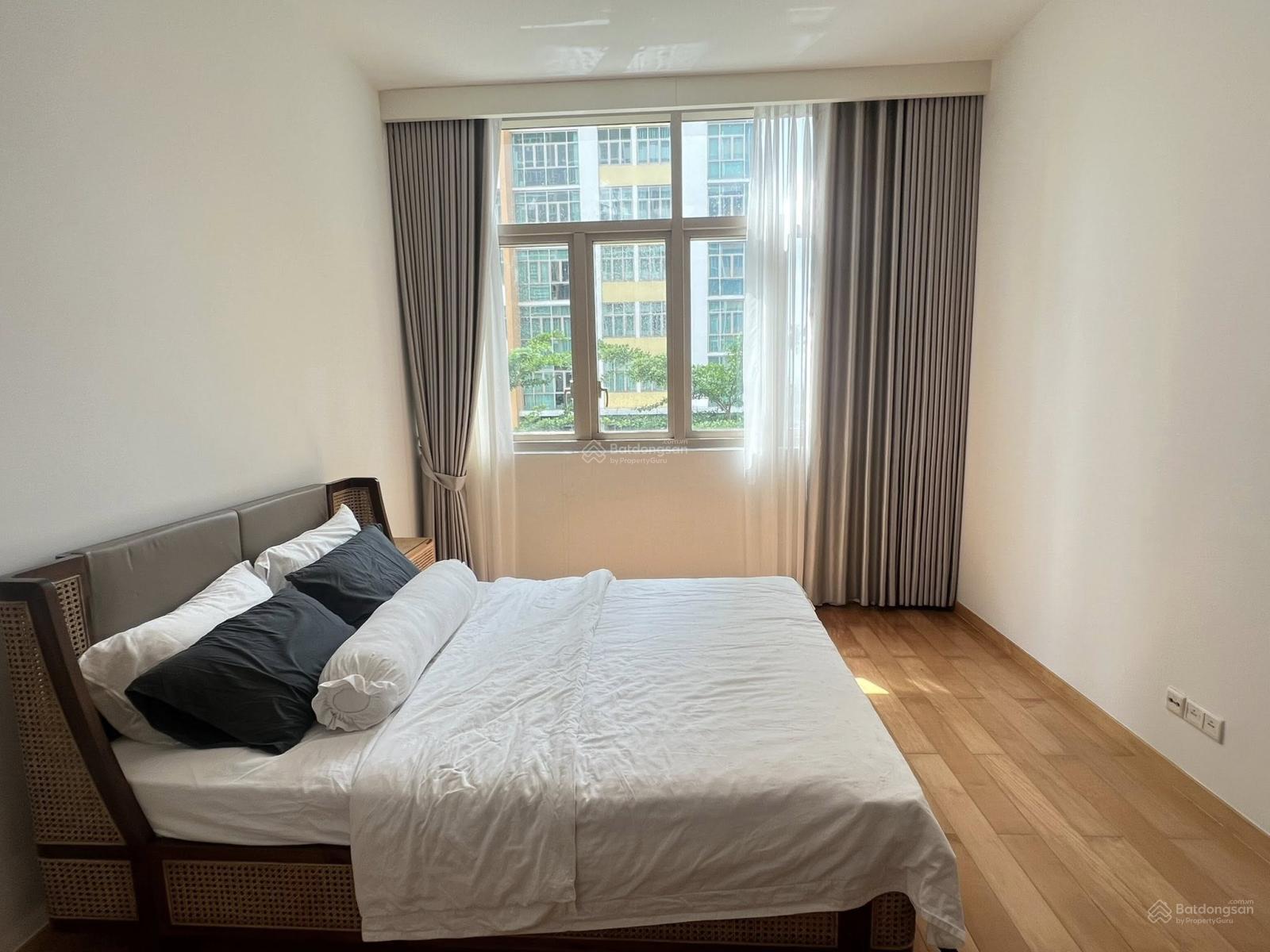 Bán căn hộ hai phòng ngủ The Vista giá tốt 8.3 tỷ còn thương lượng. Liên hệ 0902 835 *** (Zalo)