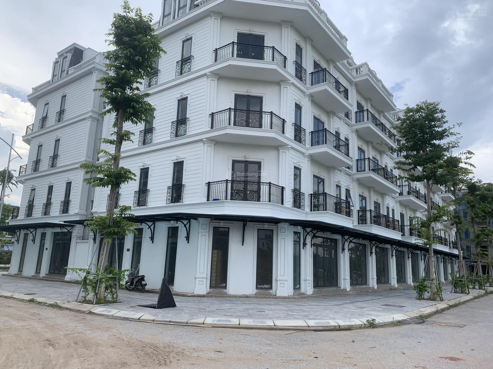 Cho thuê Lk 80m2 xây 5 tầng nhà thô 6PN, 4WC tại Đông Dương Residence, 10 triệu VND/th,
