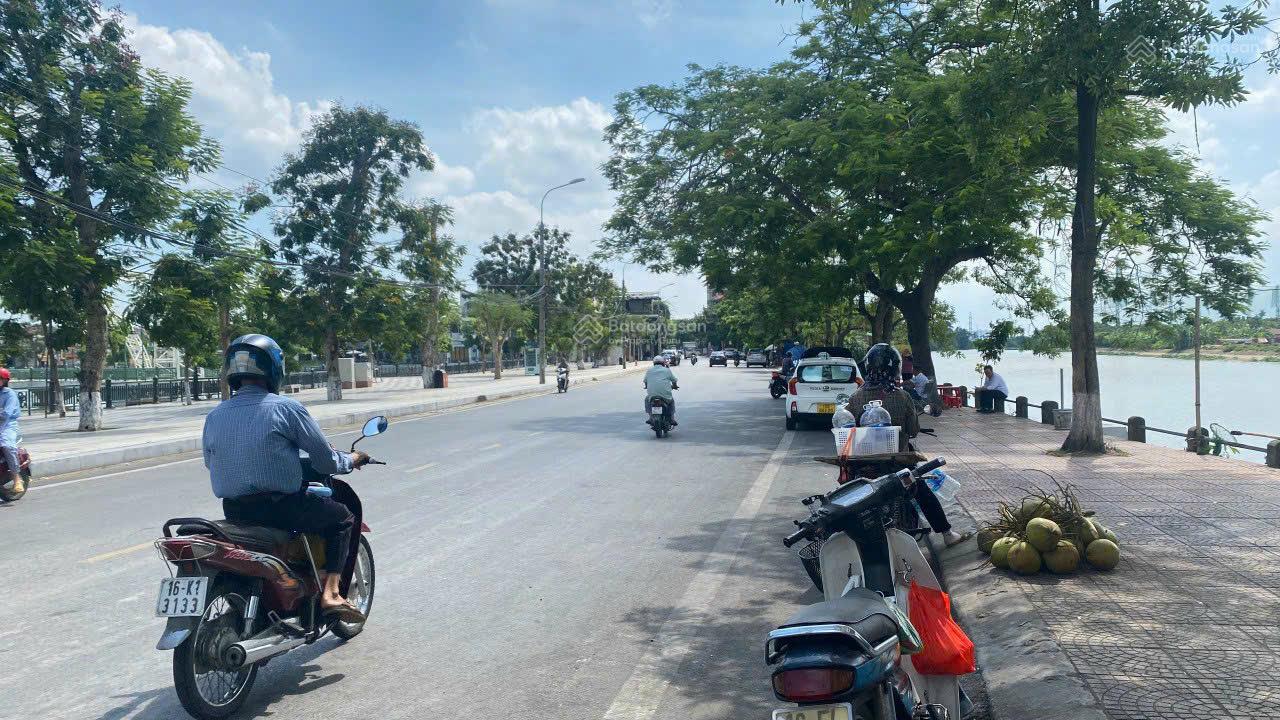 Chỉ 1,44 tỷ 48m2 đất ngay bờ hồ thị trấn An Dương, ngõ nông, đường thông