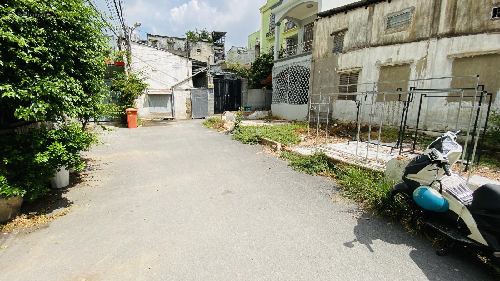 Lô đất 2 mặt tiền đường xe hơi còn sót lại 7x10m 6.99 tỷ cách Dân Chủ 70m