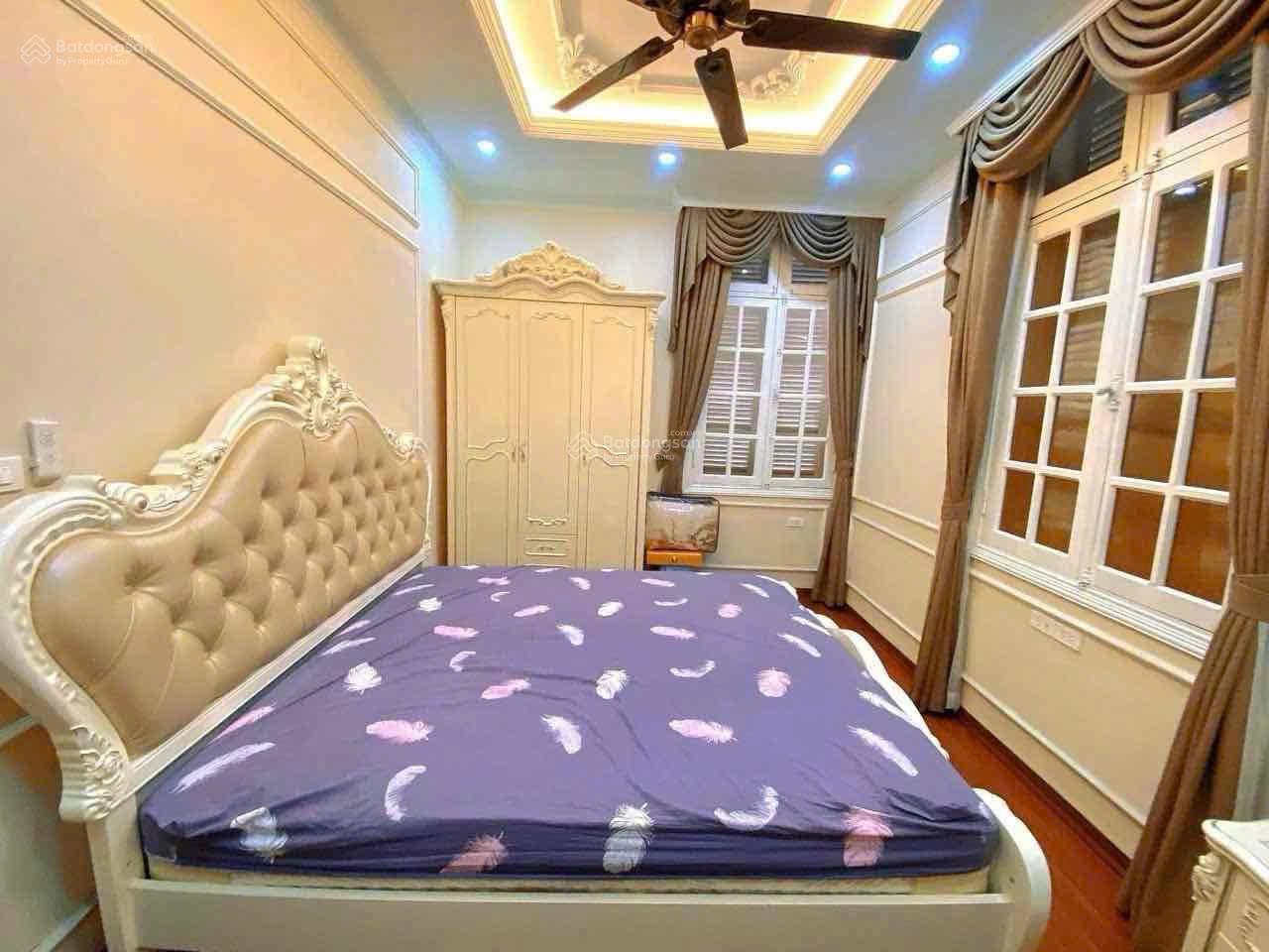 BÁN BIỆT THỰ ĐẸP TẠI CẦU GIẤY  DIỆN TÍCH 180M2  5 TẦNG  MẶT TIỀN 15M  GIÁ 60 TỶ TL
