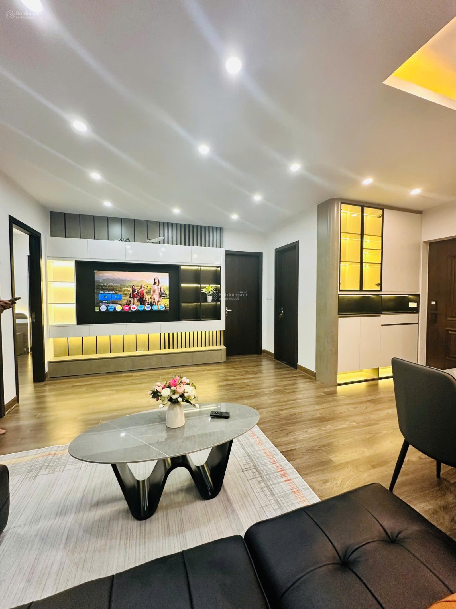Gia đình cần bán căn hộ 3 phòng ngủ hướng mát tầng thấp tòa Rainbow Linh Đàm