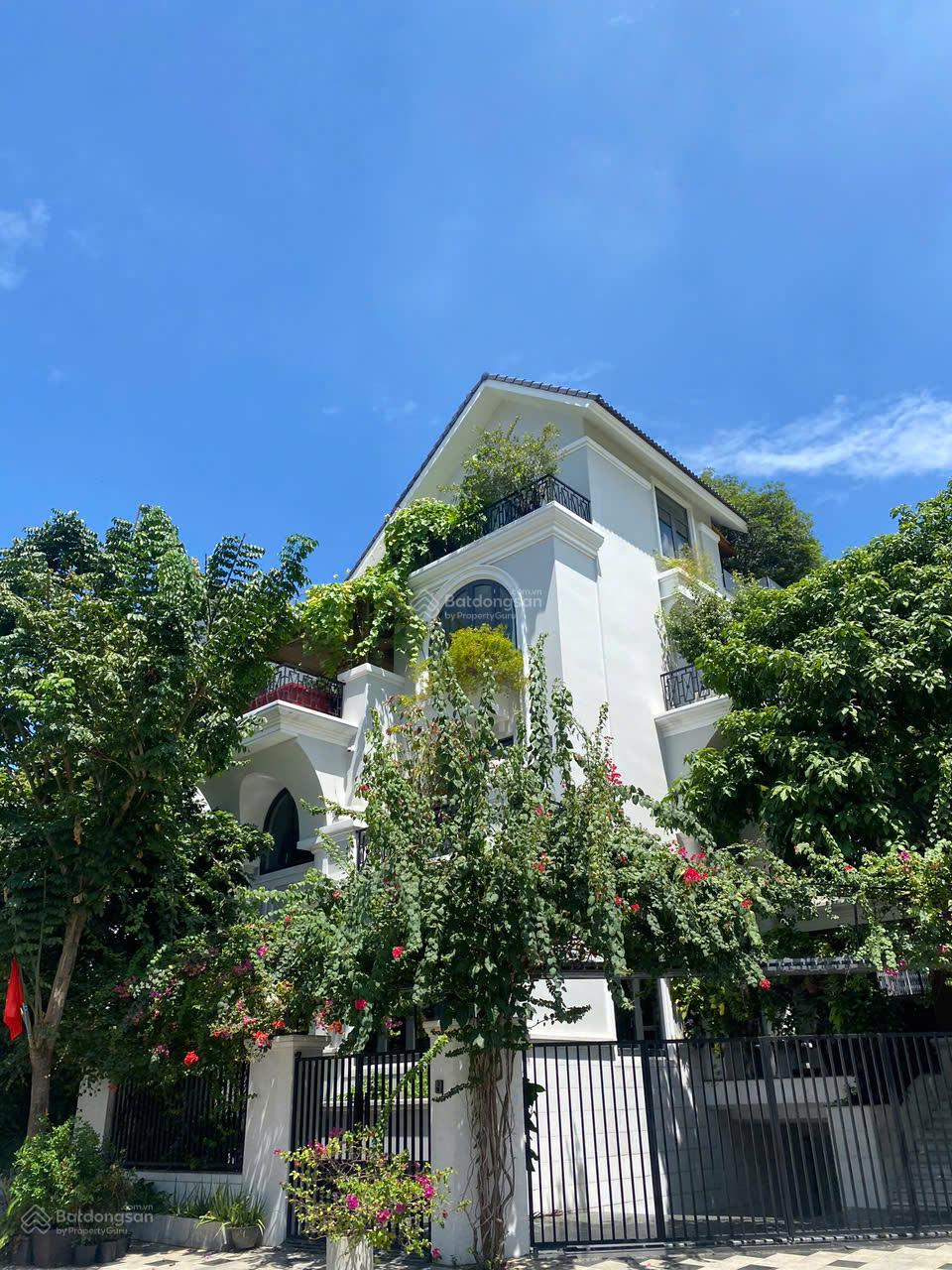 Chính chủ bán biệt thự hồ bơi khu compound Eden Nguyễn Văn Hưởng, Quận 2. 338m2, 3 tầng. Giá 99tỷ