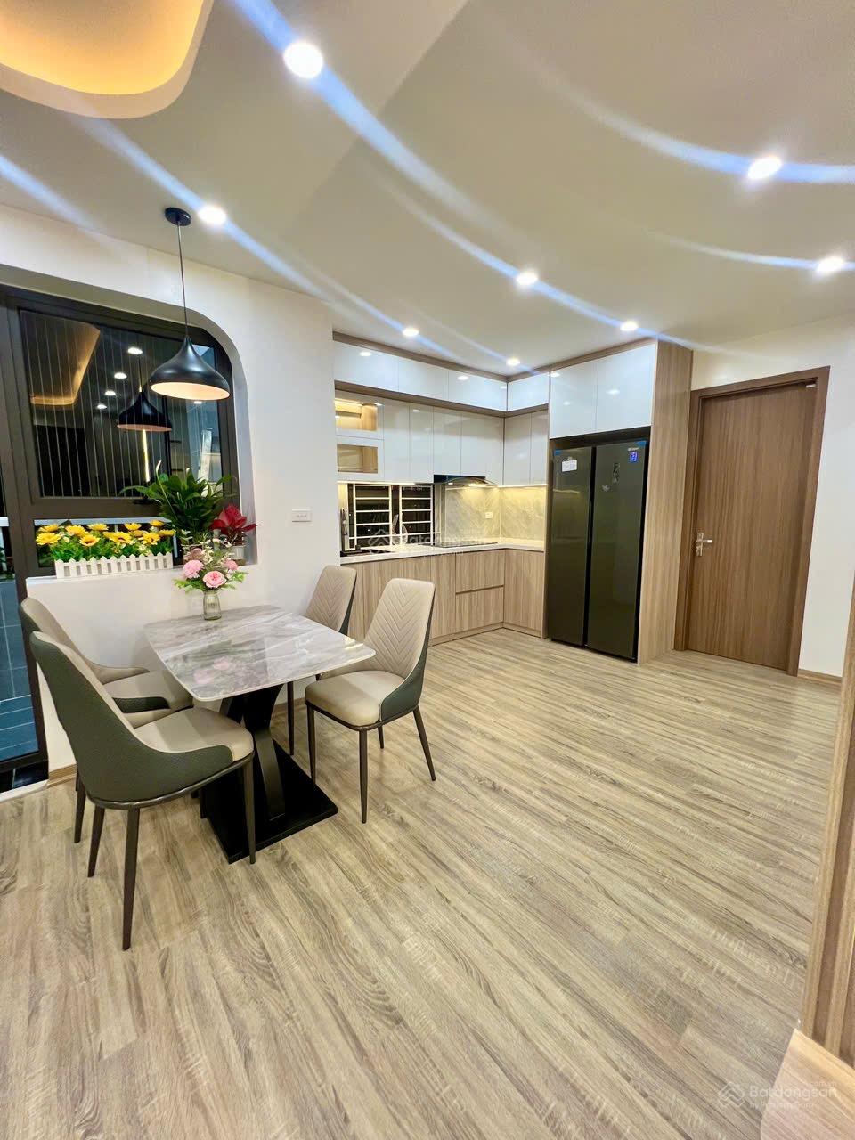 Bán căn 3PN 2wc 72m2 full nội thất mới như ảnh giá 4,8 tỷ tại CT1 Bắc Linh Đàm, sổ đỏ chính chủ