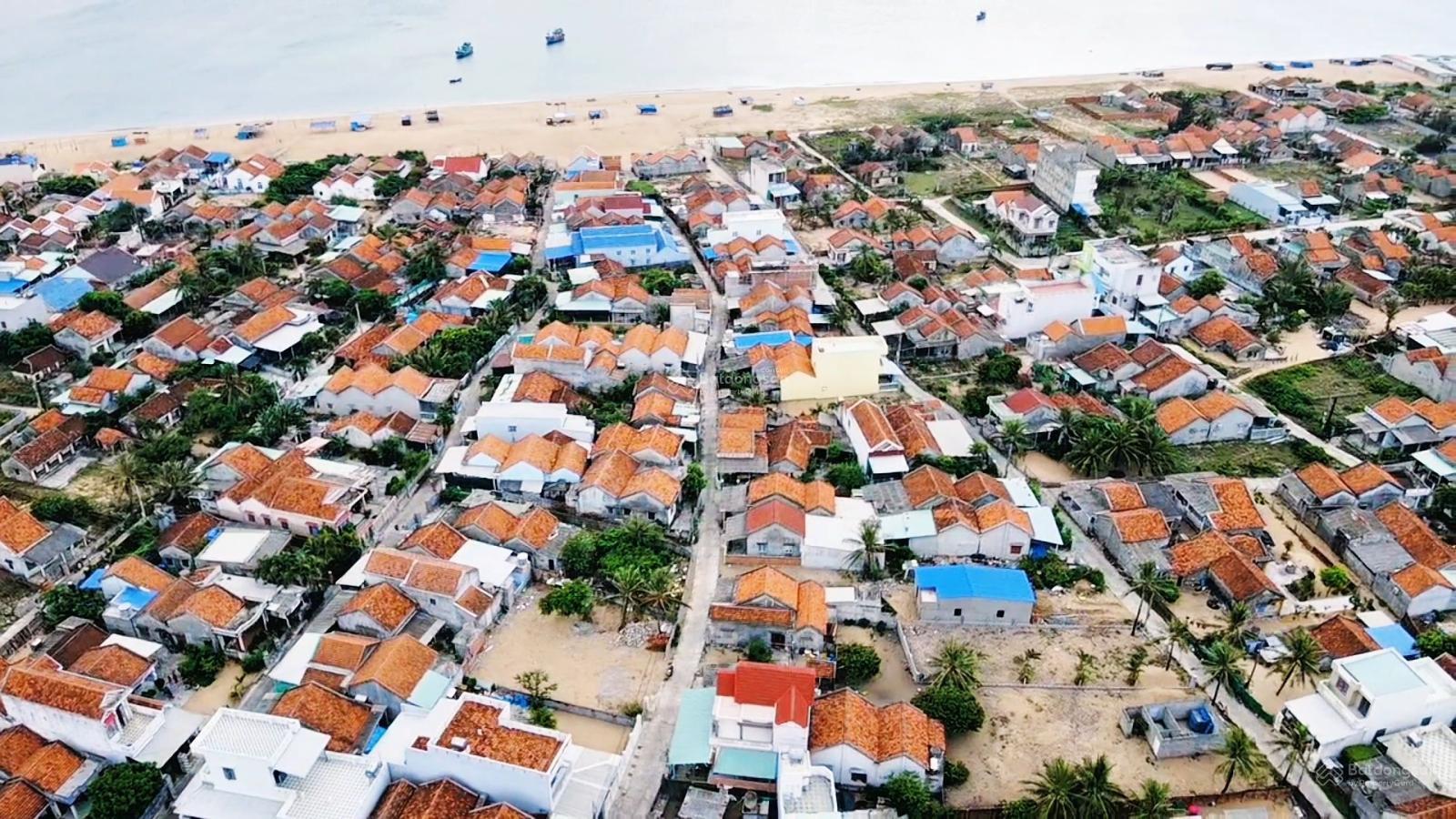 Cần bán lô đất 145m2 sát biển 100m, tại biển làng Chài Lò 1, cách sân bay 7km