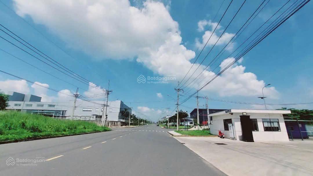 Bán Đất SKk Xây Dựng Nhà Xưởng 18500m2 Giá Chỉ 185 Đô /1m2 Bán Đất SKk Xây Dựng Nhà Xưởng 18500m2 Giá Chỉ 185 Đô /1m2