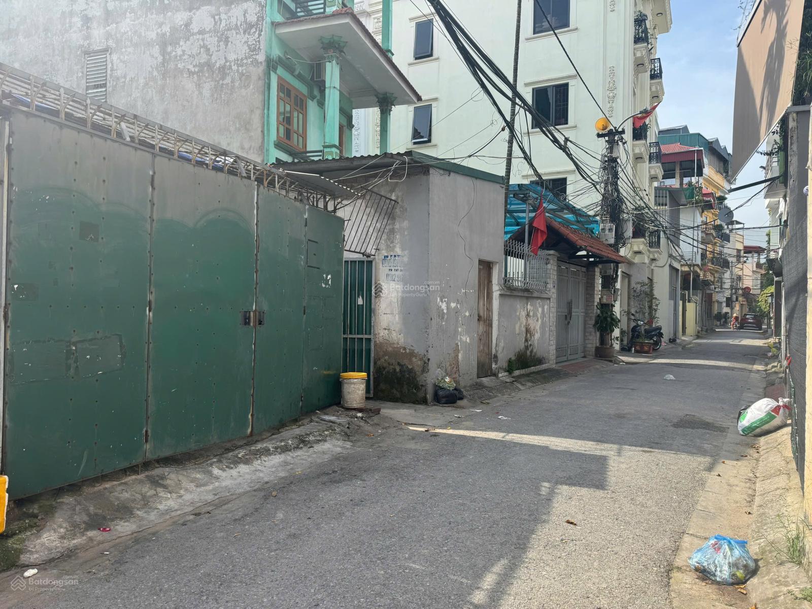 Đất đẹp hiếm giá đầu tư đường ô tô tránh ngõ Phố Giang Biên DT 74m2 . Giá 168 triệu / m2