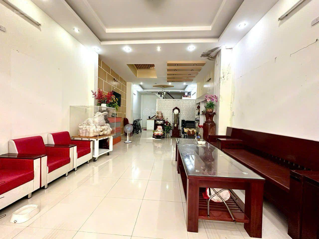 Nhà 7,3 tỷ - Phường Nam Nha Trang - cách bãi tắm Hoàng Diệu 70m, nhà 3PN5WC