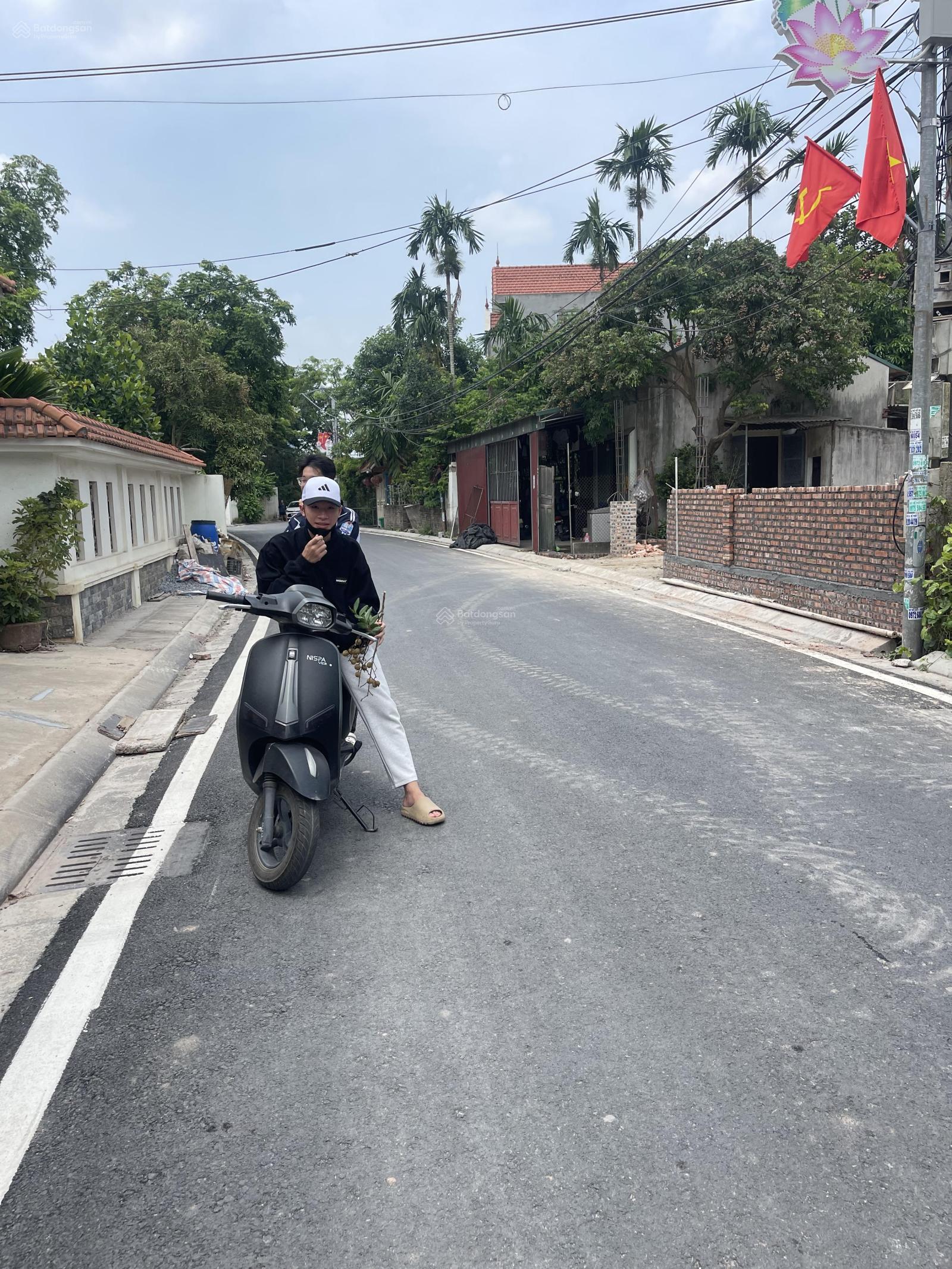 Hàng cực hiếm! Bán gấp lô đất Phú Thị- Mễ Sở. Cách cầu Mễ Sở 300m, con đường di sản, uỷ ban, chợ...