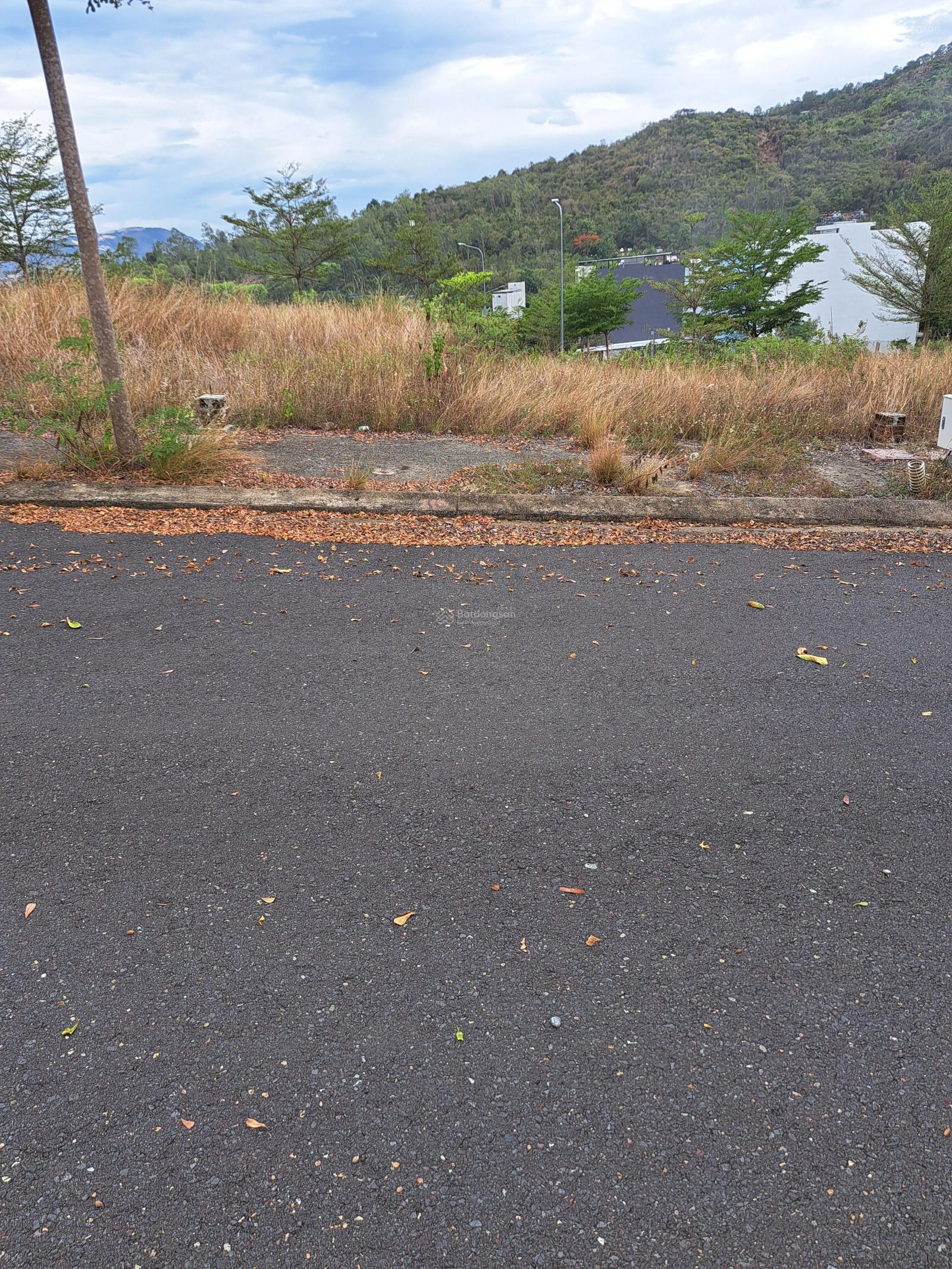 Bán đất đẹp ngay trục chính vào khu Dân cư Hoàng Phú, P.Bắc Nha Trang