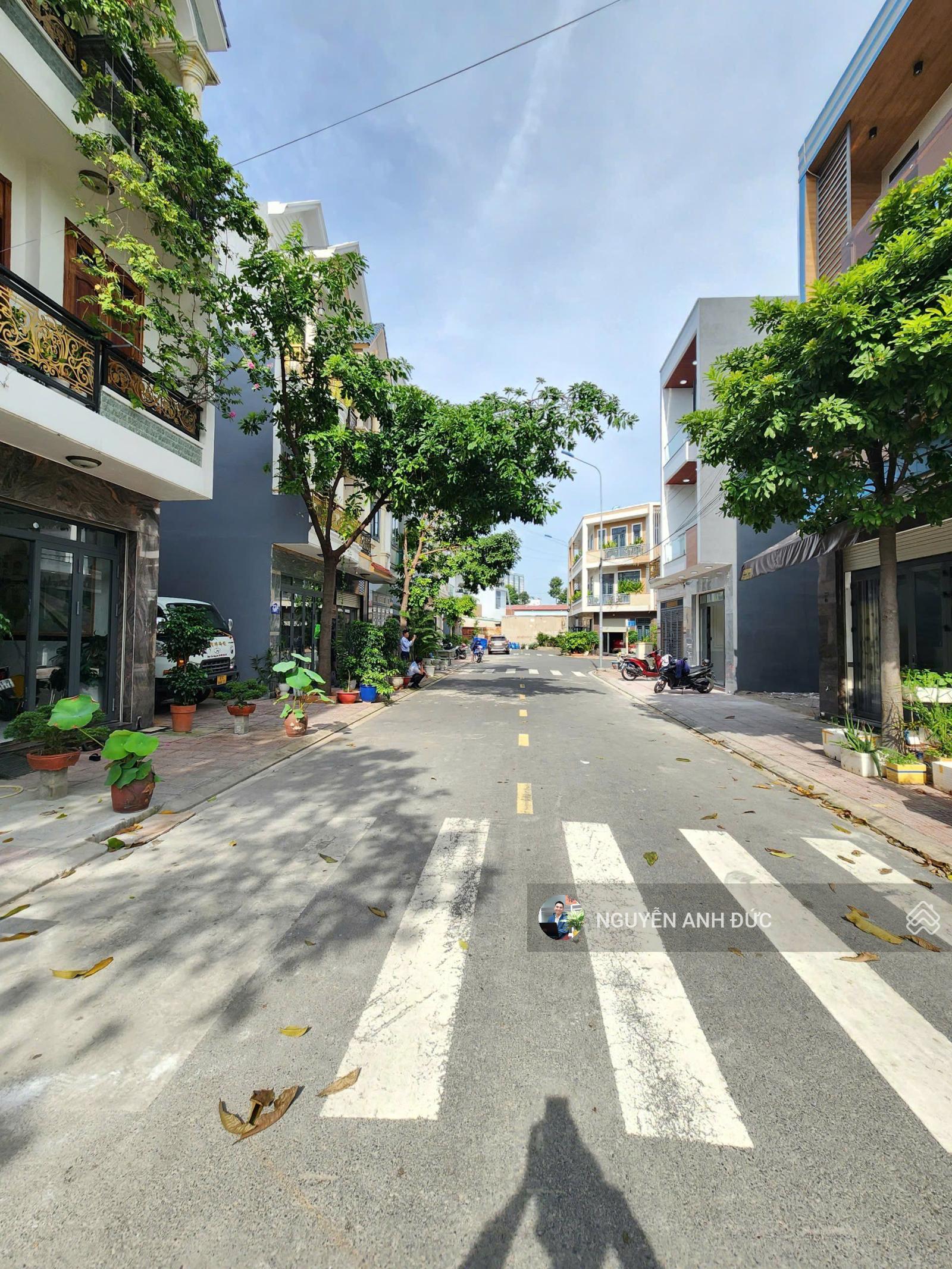 BÁN NHÀ CỰC ĐẸP VINCOM DĨ AN. 5.5 TỈ MỚI XÂY XONG. KHU VÍP. HIẾM NHÀ BÁN. 4X18. LH 0902 946 ***