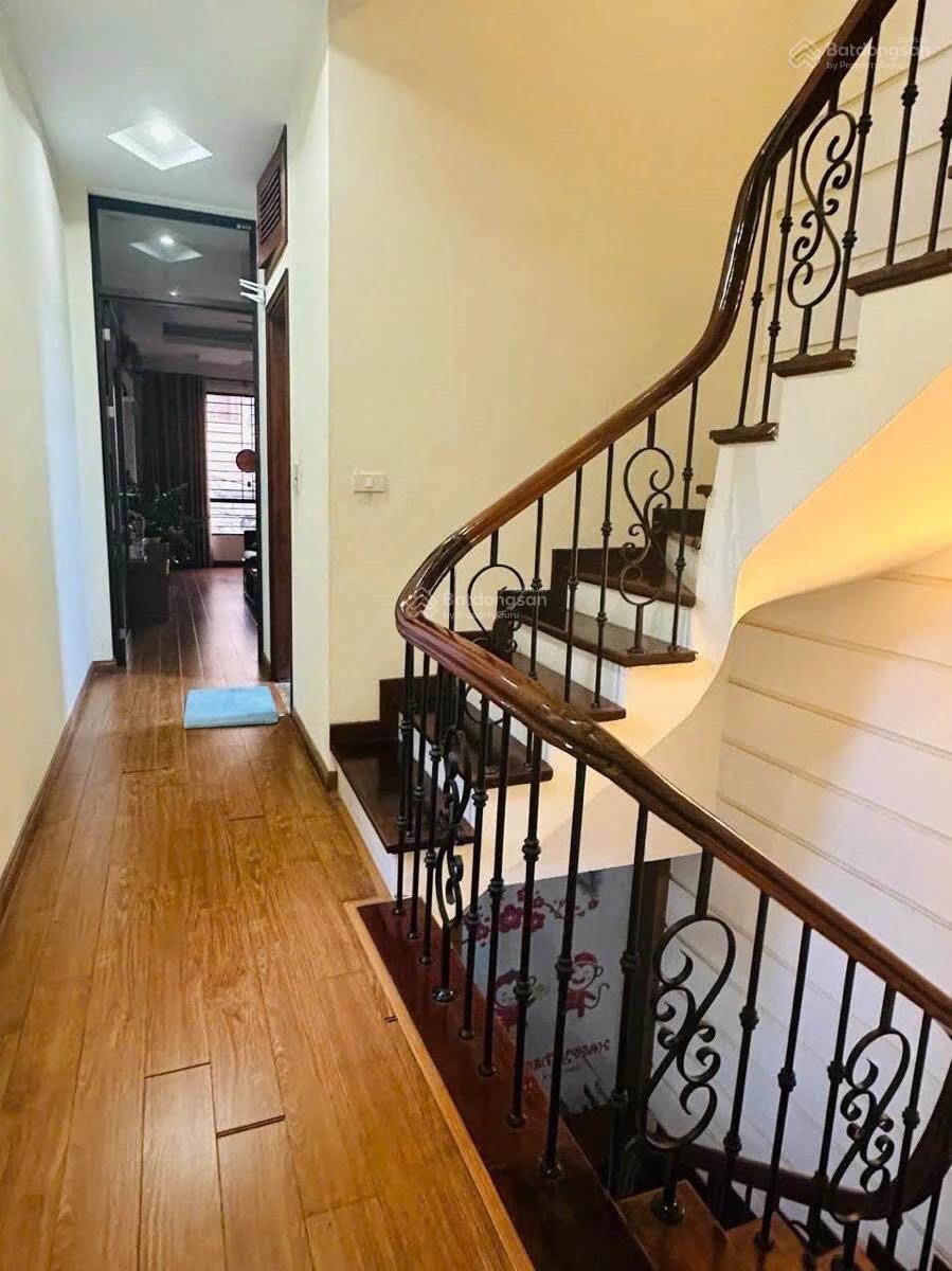 Chính chủ nhờ bán nhà riêng, Đ. Mạc Thái Tổ, 33 tỷ, 60m2, 10PN, 11WC, 7 tầng, Cầu Giấy, Hà Nội