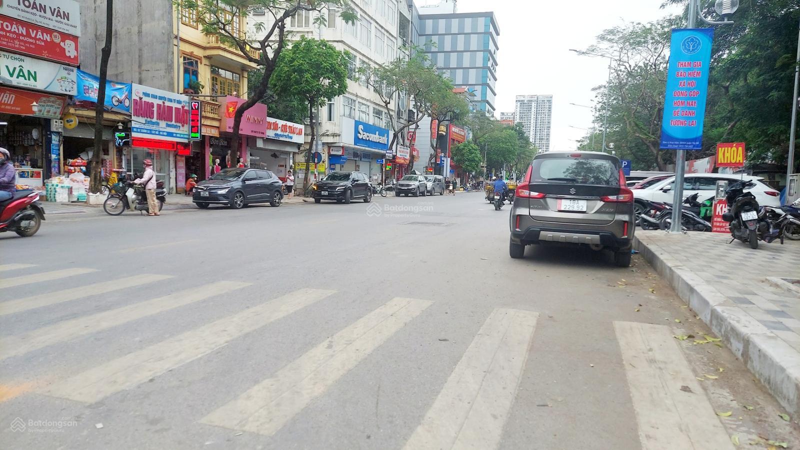 Bán tòa nhà văn phòng hạng A mặt phố Xuân La, đủ GPXD và PCCC. DT 270m2, 9 tầng, có hầm Bán tòa nhà văn phòng hạng A mặt phố Xuân La, đủ GPXD và PCCC. DT 270m2, 9 tầng, có hầm