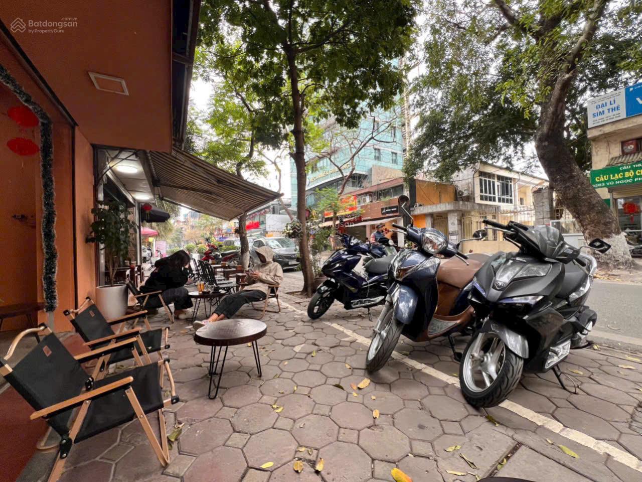 Cho thuê nhà mặt phố Nguyễn Văn Huyên, DT 100m2x 3 tầng, MT 15m vỉa rộng, nhận diện thương hiệu Cho thuê nhà mặt phố Nguyễn Văn Huyên, DT 100m2x 3 tầng, MT 15m vỉa rộng, nhận diện thương hiệu