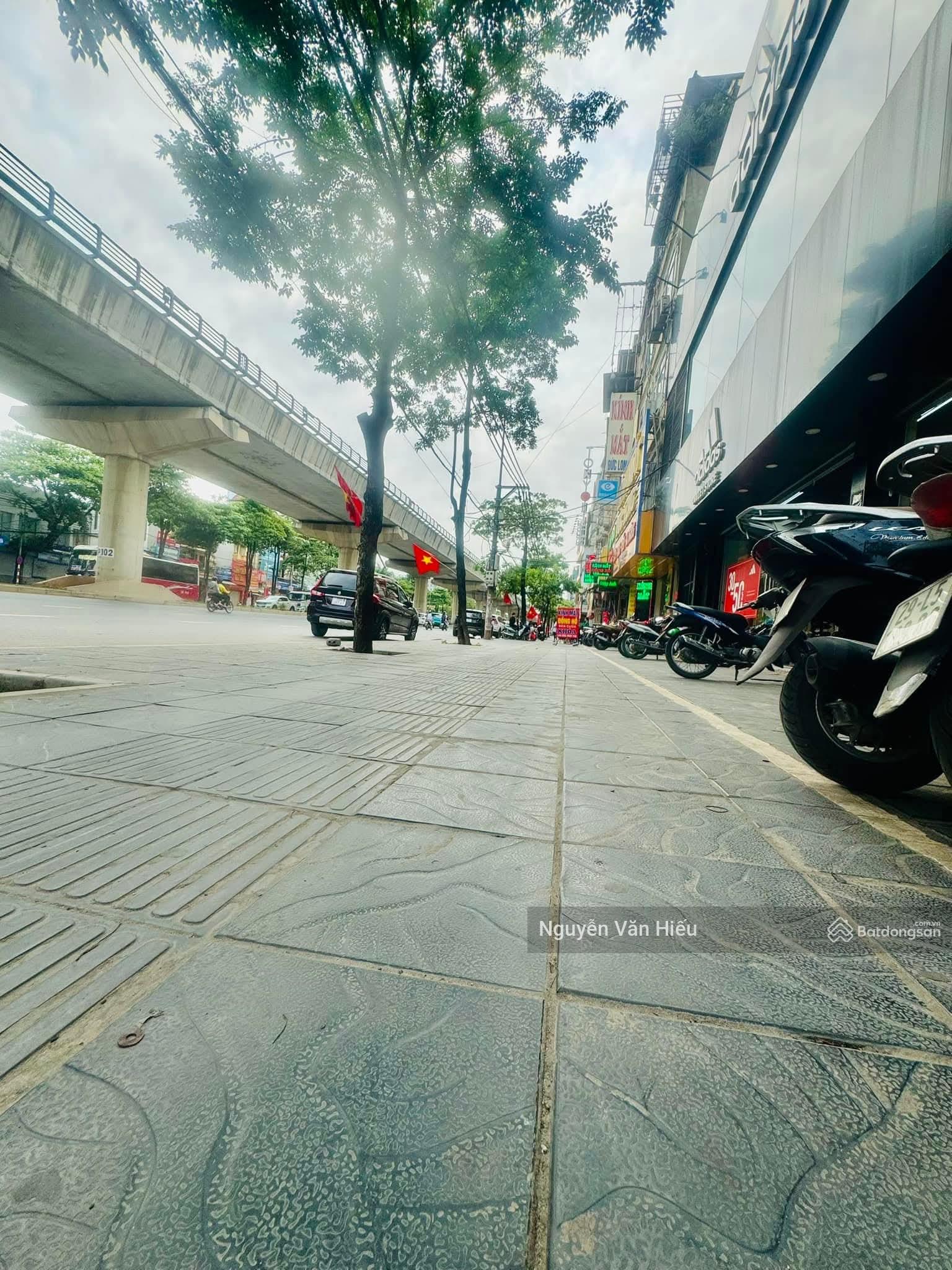 Hiếm - Bán đất mặt phố Hồ Tùng Mậu 600m2 - mặt tiền 20m - vỉa hè siêu rộng - 190 tỷ