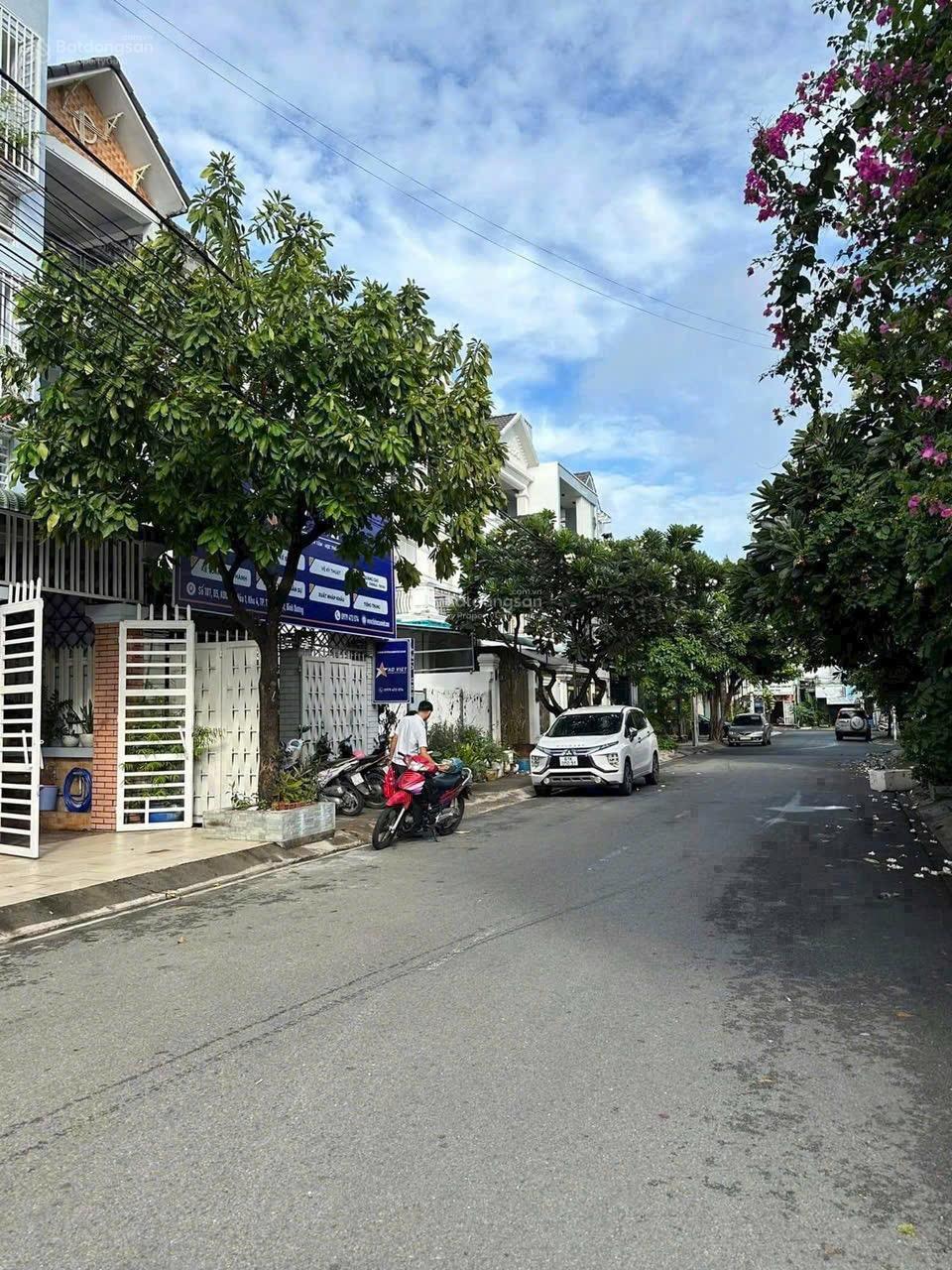 Bán đất KDC Phú Hoà 1. P. Phú Hoà. Đường D5. Gần trường ĐH Thủ Dầu Một. DT 120m2(6x20m) thổ cư 100% Bán đất KDC Phú Hoà 1. P. Phú Hoà. Đường D5. Gần trường ĐH Thủ Dầu Một. DT 120m2(6x20m) thổ cư 100%