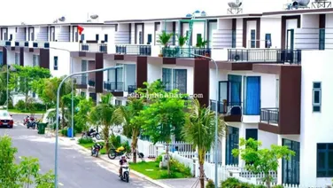 Bán Gấp Nhà Phố Hoàn Thiện Hoàn Công, Tặng Full Nội Thất Trong Trần Anh Riversides Giá Rẻ
