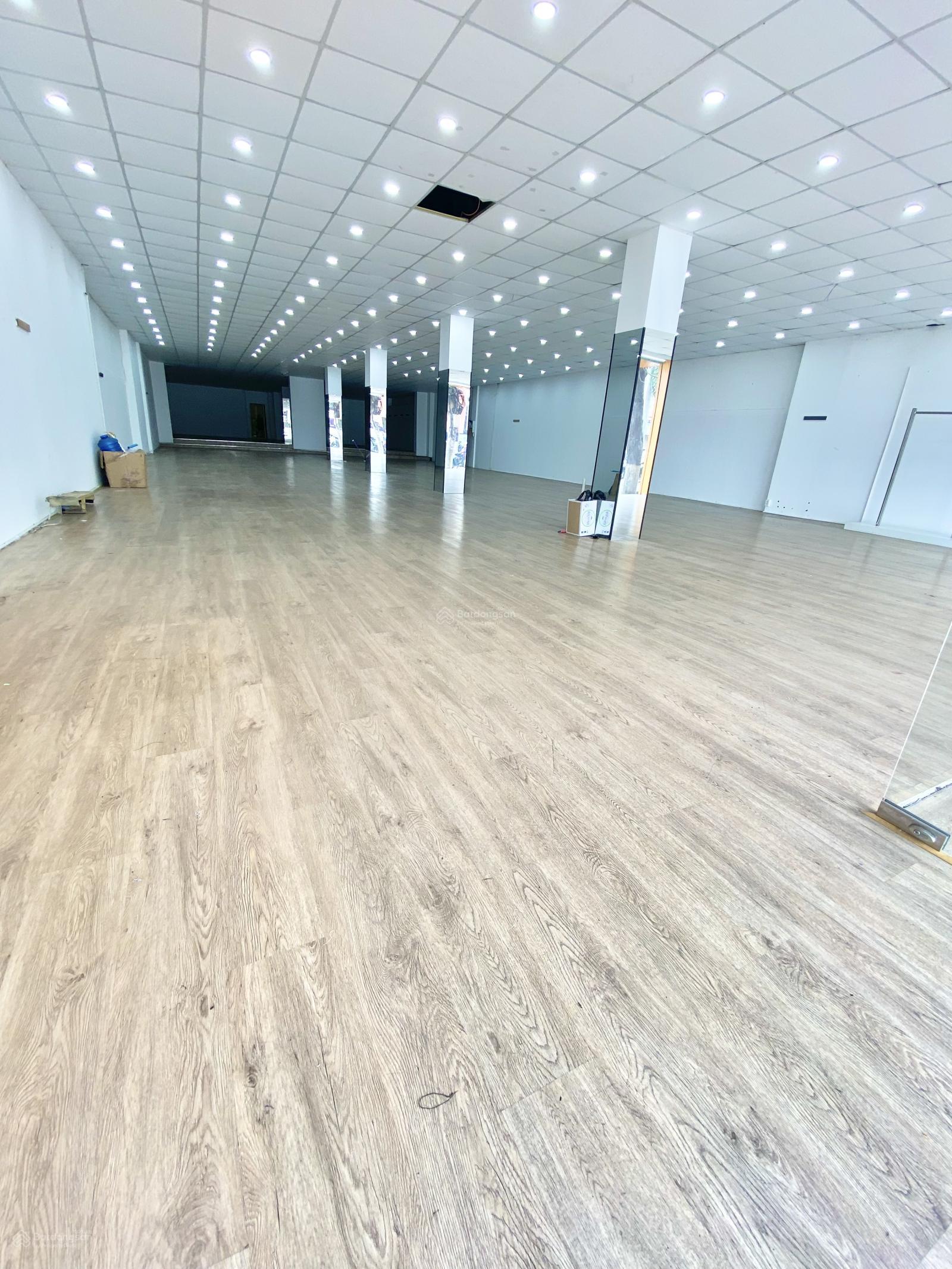 Cho thuê MB mặt tiền 15,5m đường Nguyễn Văn Linh gần KDC 91B khu GV ĐHCT