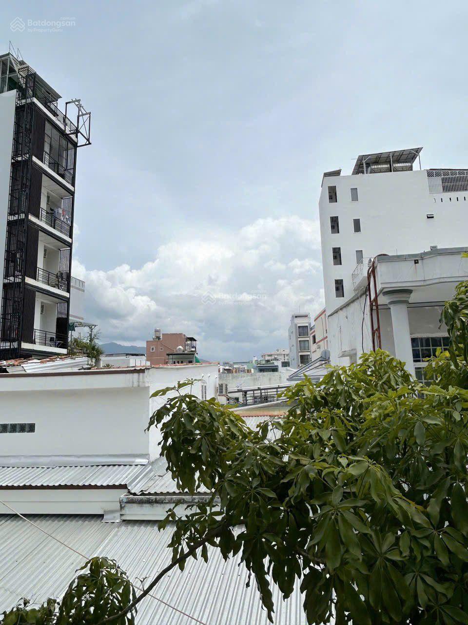 Nhà đẹp hẻm 4,8 tỷ - TTTP Nha Trang Phường Nam Nha Trang cách bãi tắm biển 100m, 2PN 2WC