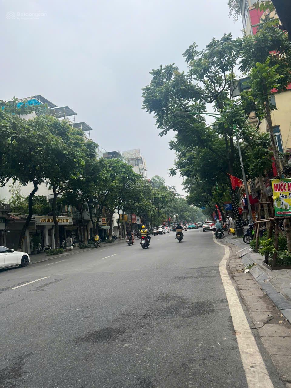 Bán nhà, MP Phố Huế 185m2. Sau thoáng, tiện xây dựng cao tầng, SĐCC, giá 750 triệu/m2