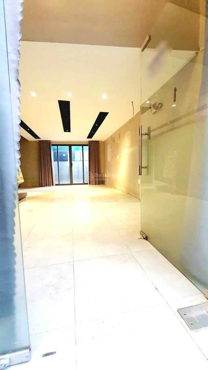 Cho thuê mặt tiền trống suốt 4 tầng - giá 30 triệu/tháng