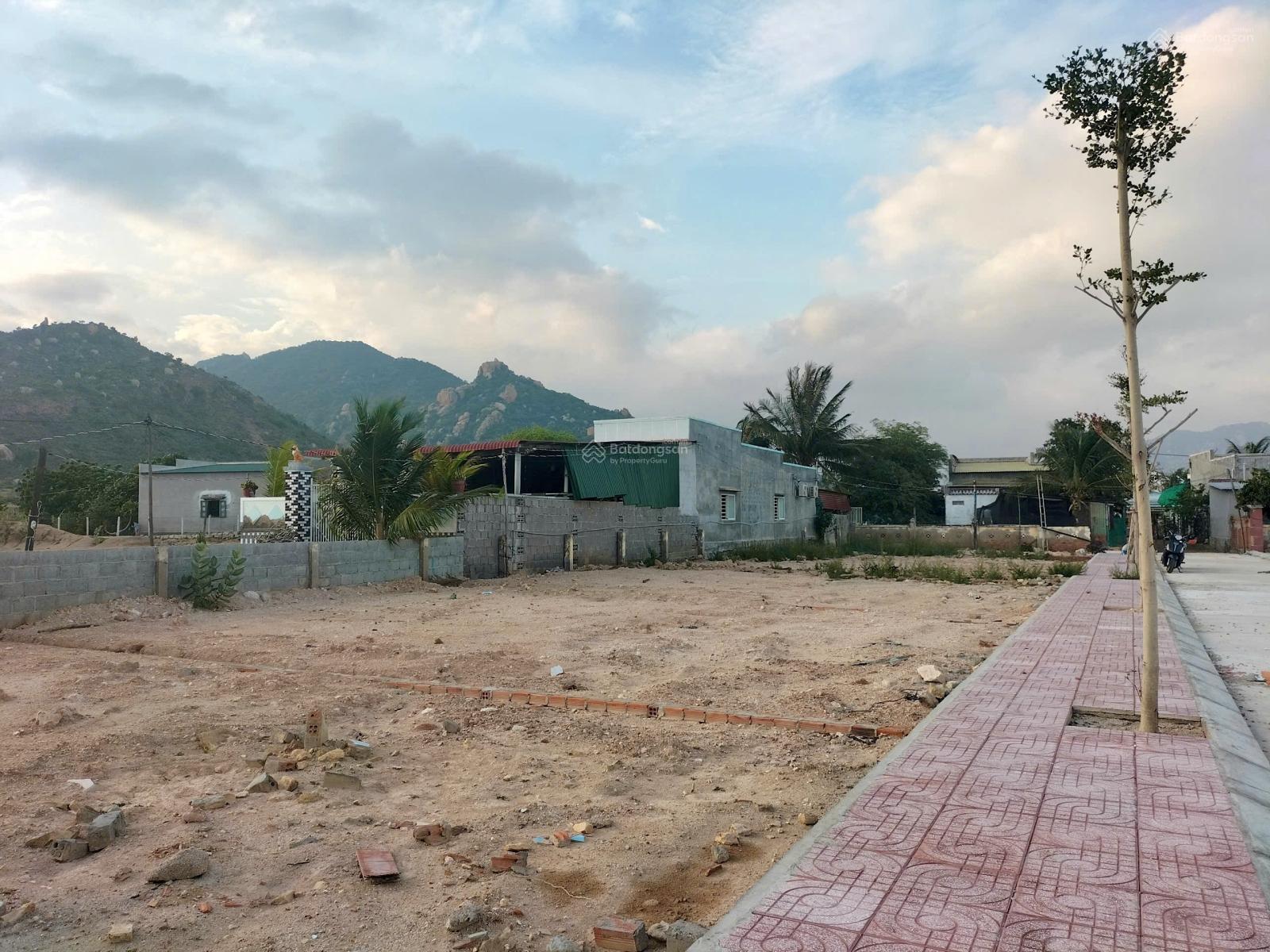 Bán đất thổ 106,1m2, cách biển 1km, mặt tiền 9m