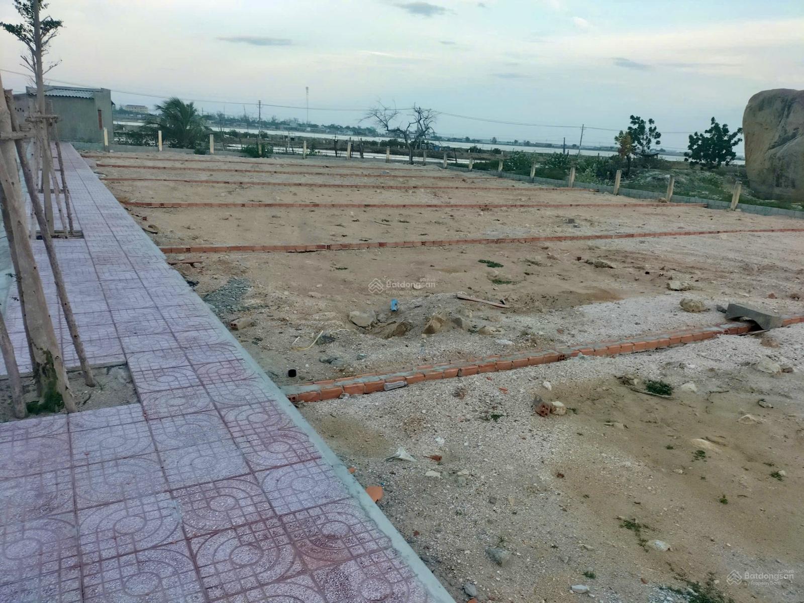 Bán đất thổ 106,1m2, cách biển 1km, mặt tiền 9m
