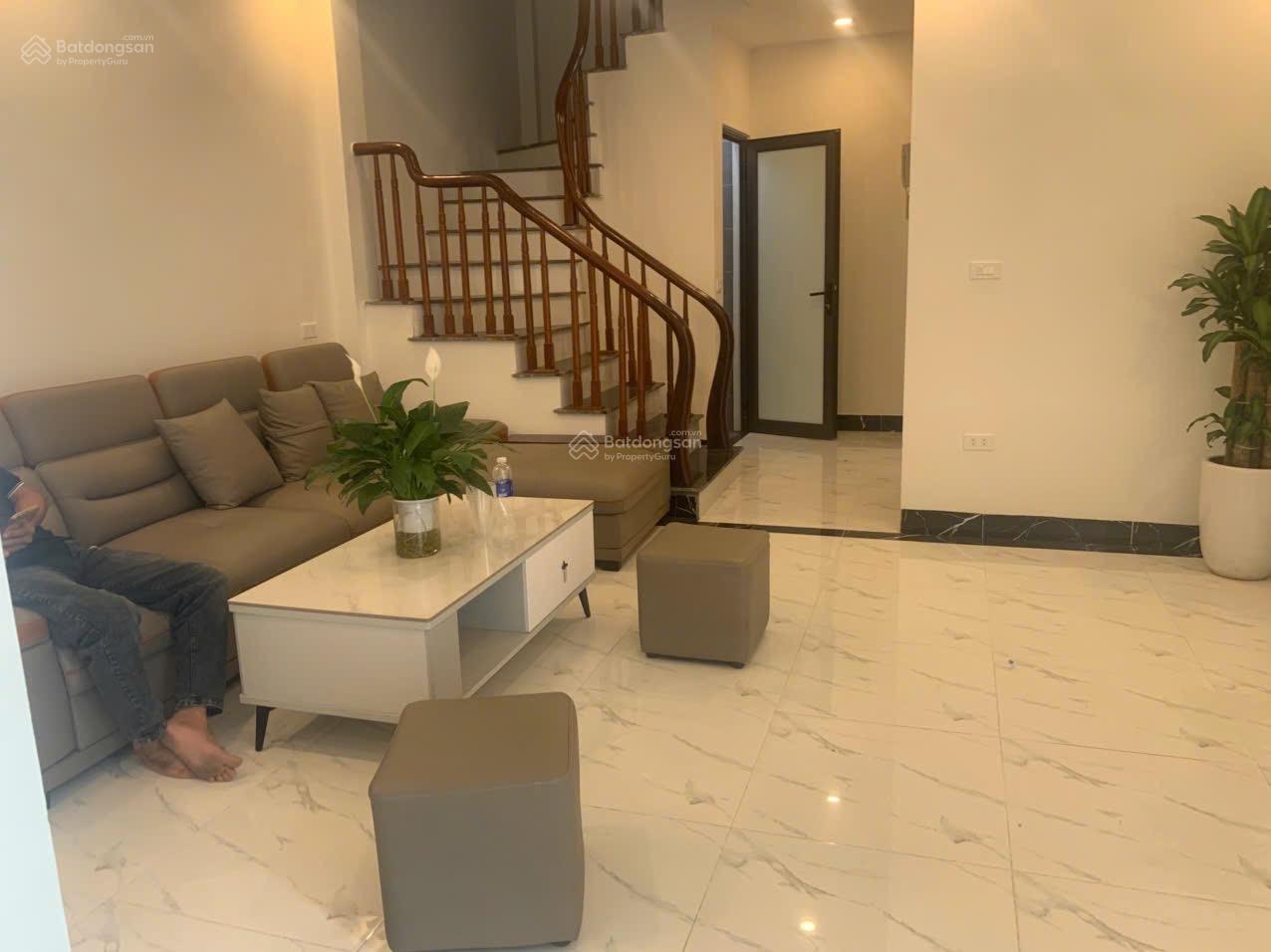 Còn 1 Căn Nhà Duy Nhất Đẹp Thang Máy Giá Tốt nhất khu vực Oto dừng đỗ cổng nhà đêm oto nùi tận cửa