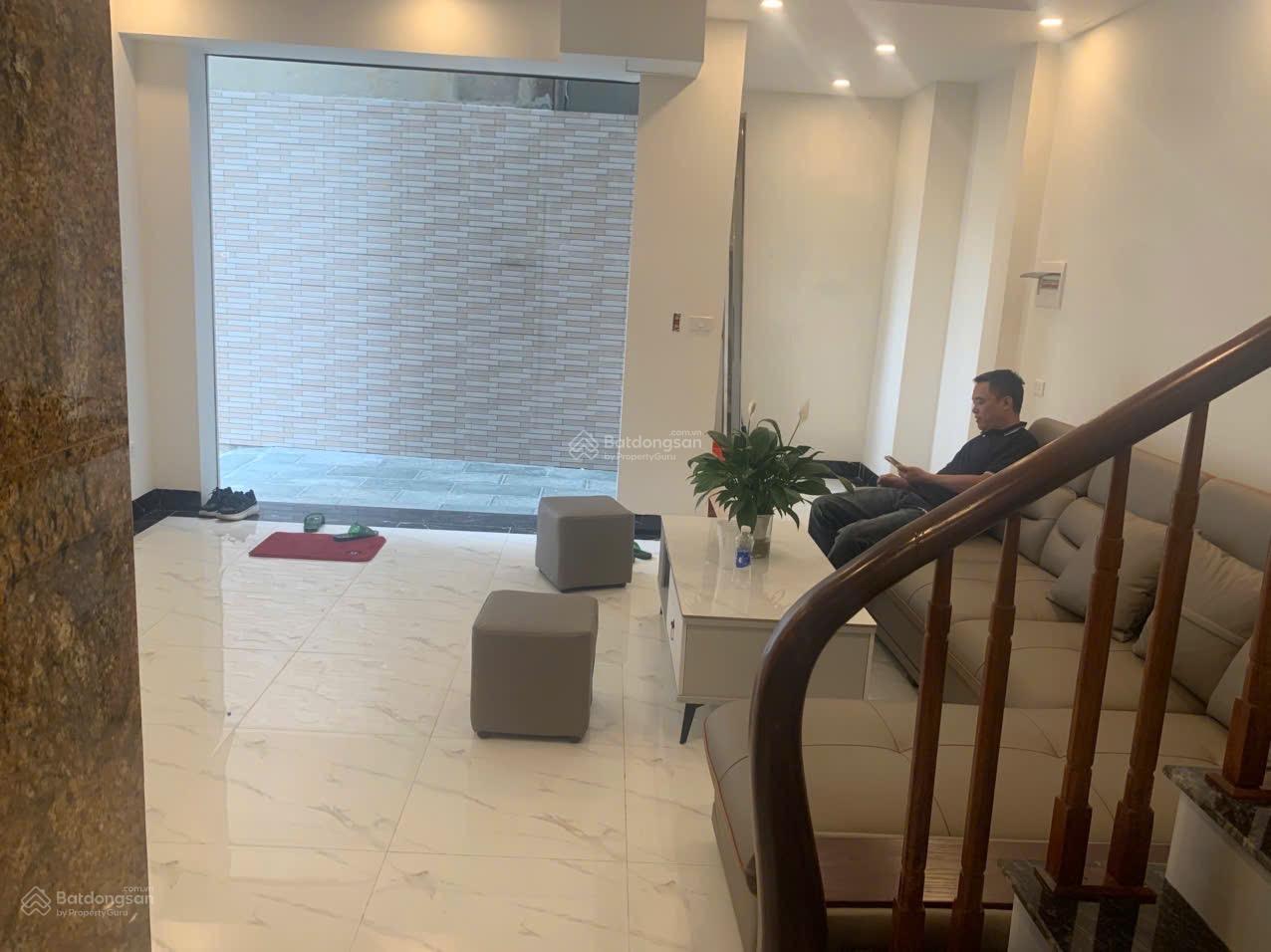 Còn 1 Căn Nhà Duy Nhất Đẹp Thang Máy Giá Tốt nhất khu vực Oto dừng đỗ cổng nhà đêm oto nùi tận cửa