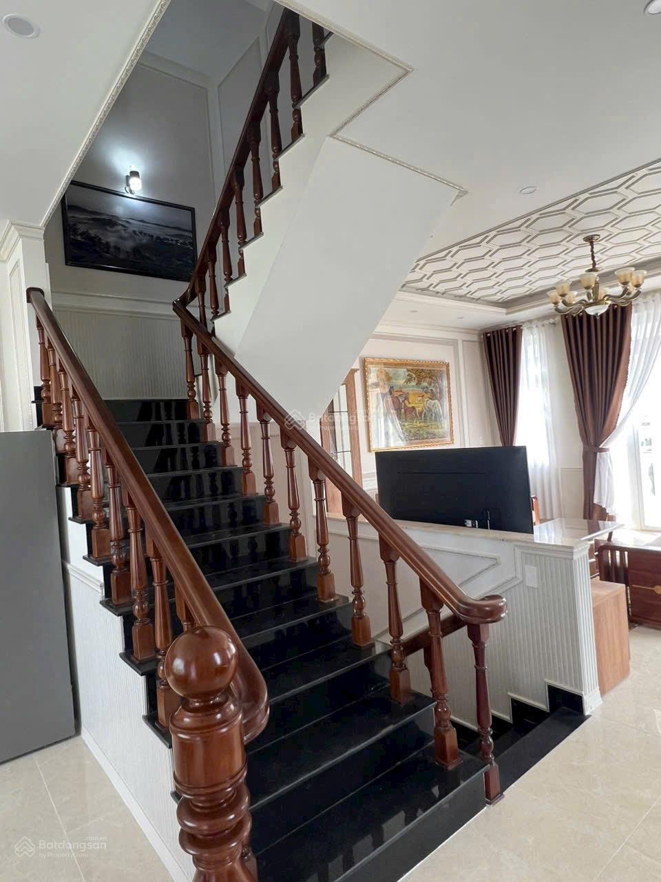 Bán villa An Sơn, P.3 (P. Xuân Hương), Đà Lạt - view thoáng nội thất cao cấp Bán villa An Sơn, P.3 (P. Xuân Hương), Đà Lạt - view thoáng nội thất cao cấp
