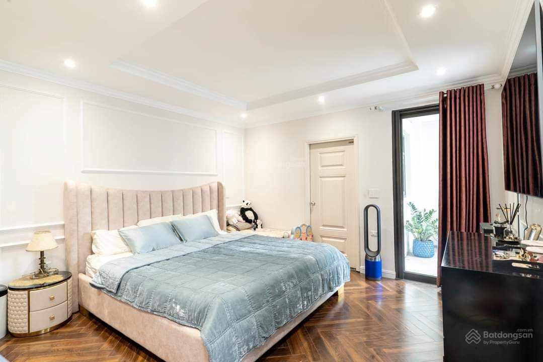 Bán nhà Bồ Đề, Long Biên: 34m2, 5 tầng, hơn 6 tỷ, ô tô đỗ cổng, sát hồ, full nội thất, 0944 311 ***
