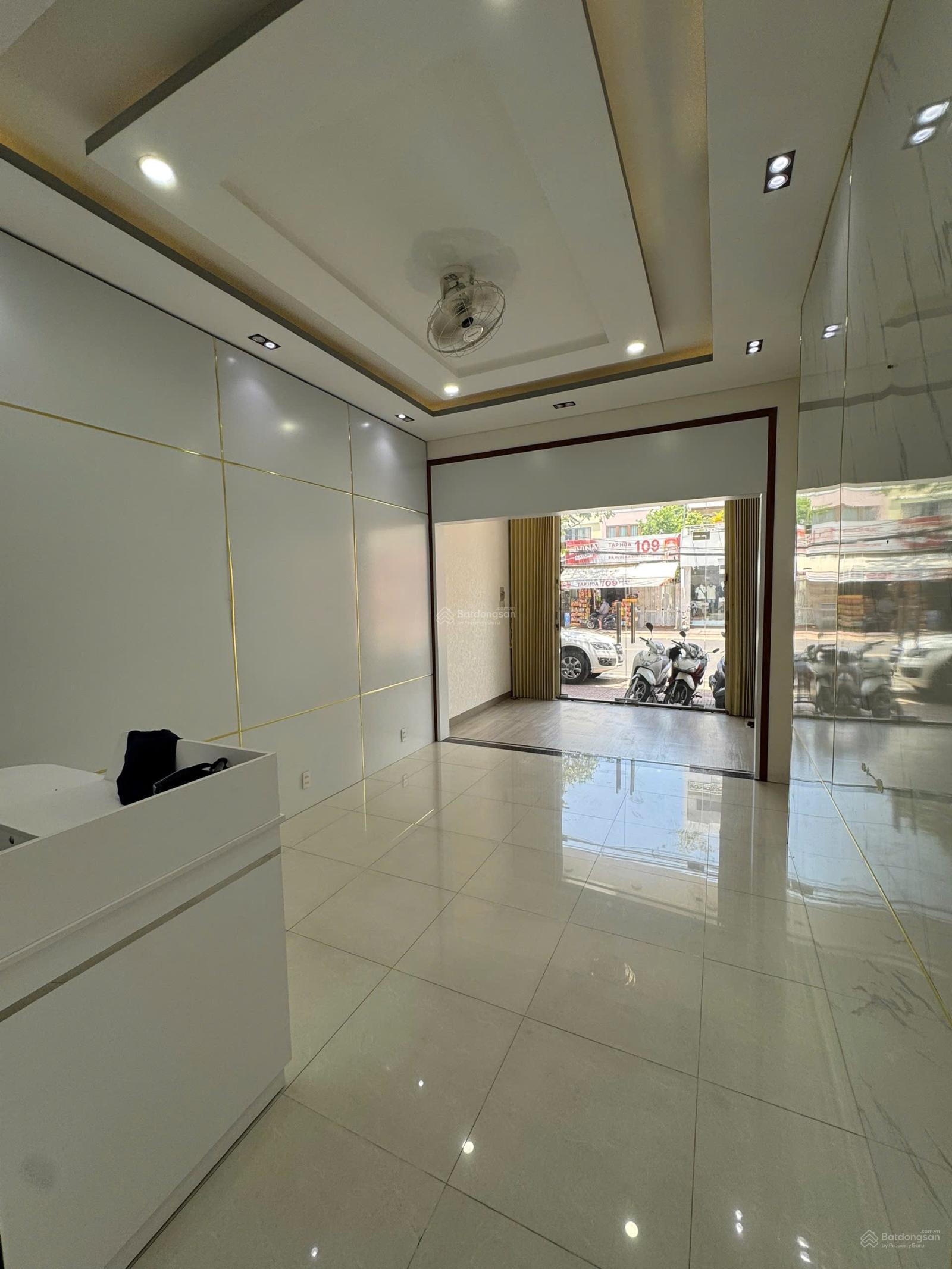 HIẾM- Mặt tiền NTMK cách biển 700m- Kinh doanh, giữ tiền ngon- 72m2 chỉ 1x tỷ