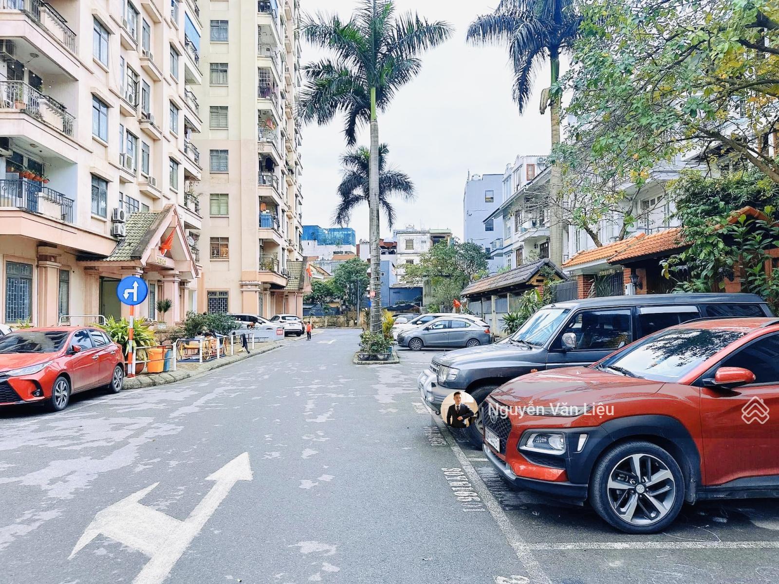 Bán biệt thự sân vườn phố Văn Cao, 2 thoáng, ô tô tránh, 162m2 4T MT 8.2m, giá 43 tỷ