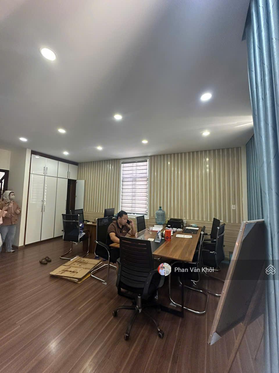Cho thuê Văn Phòng Nguyên Sàn lầu 2 , Chia Ra làm 2 Phòng Tại Vạn Phúc City