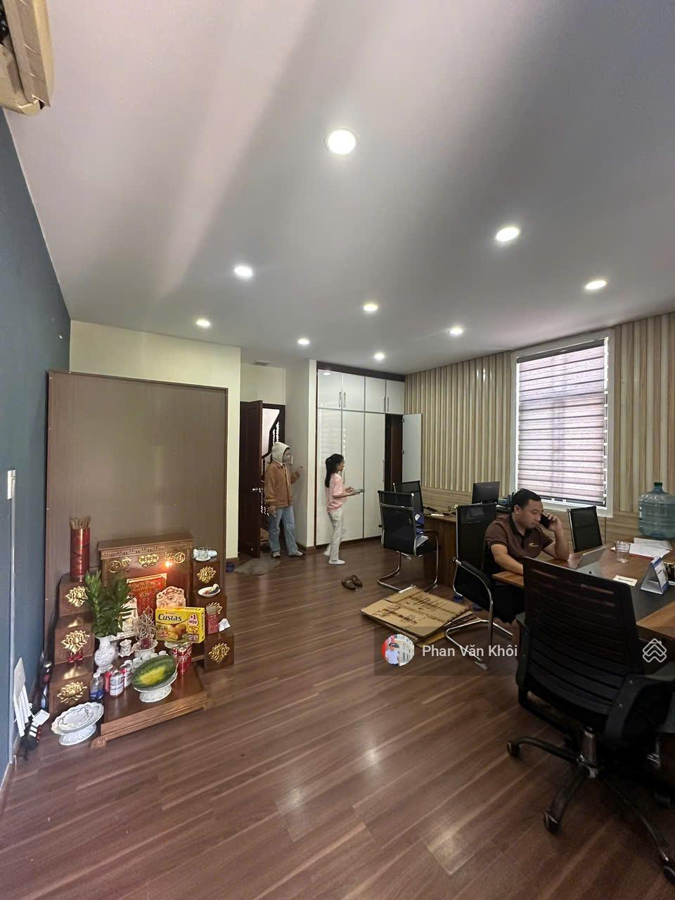 Cho thuê Văn Phòng Nguyên Sàn lầu 2 , Chia Ra làm 2 Phòng Tại Vạn Phúc City