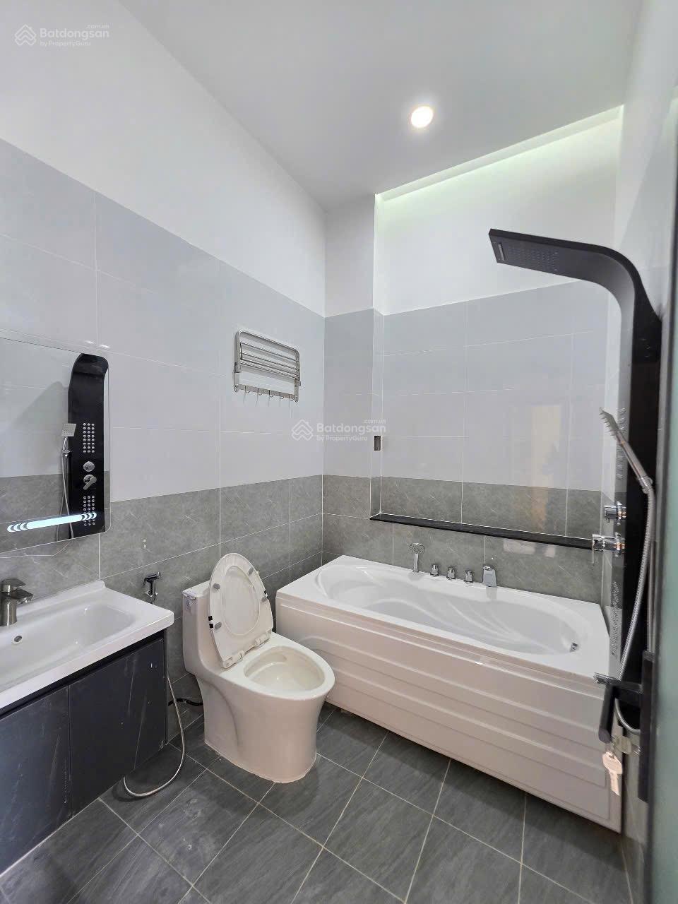 Nàh hoàn công 3 tầng full nội thất ngay Giáo Xứ Bà Trà