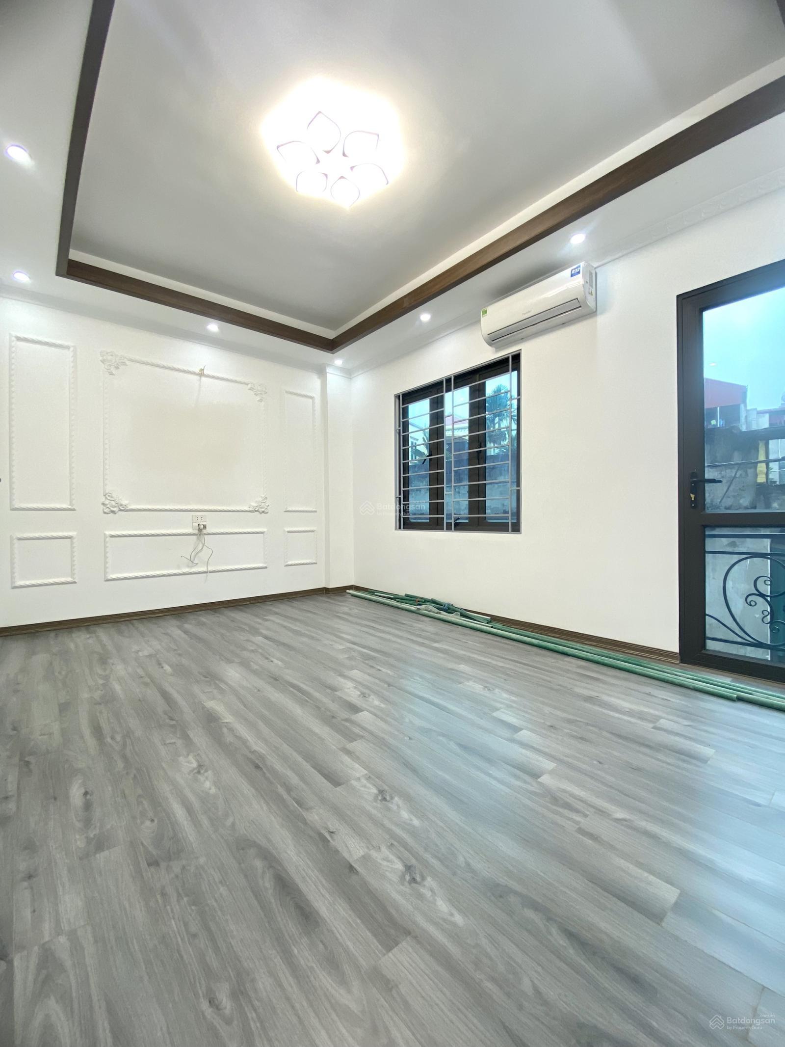 Nhà đẹp ở ngay ngõ 1022 Quang Trung cách bến xe Yên Nghĩa tàu điện 700m, 4T - 46 m2, giá siêu hời